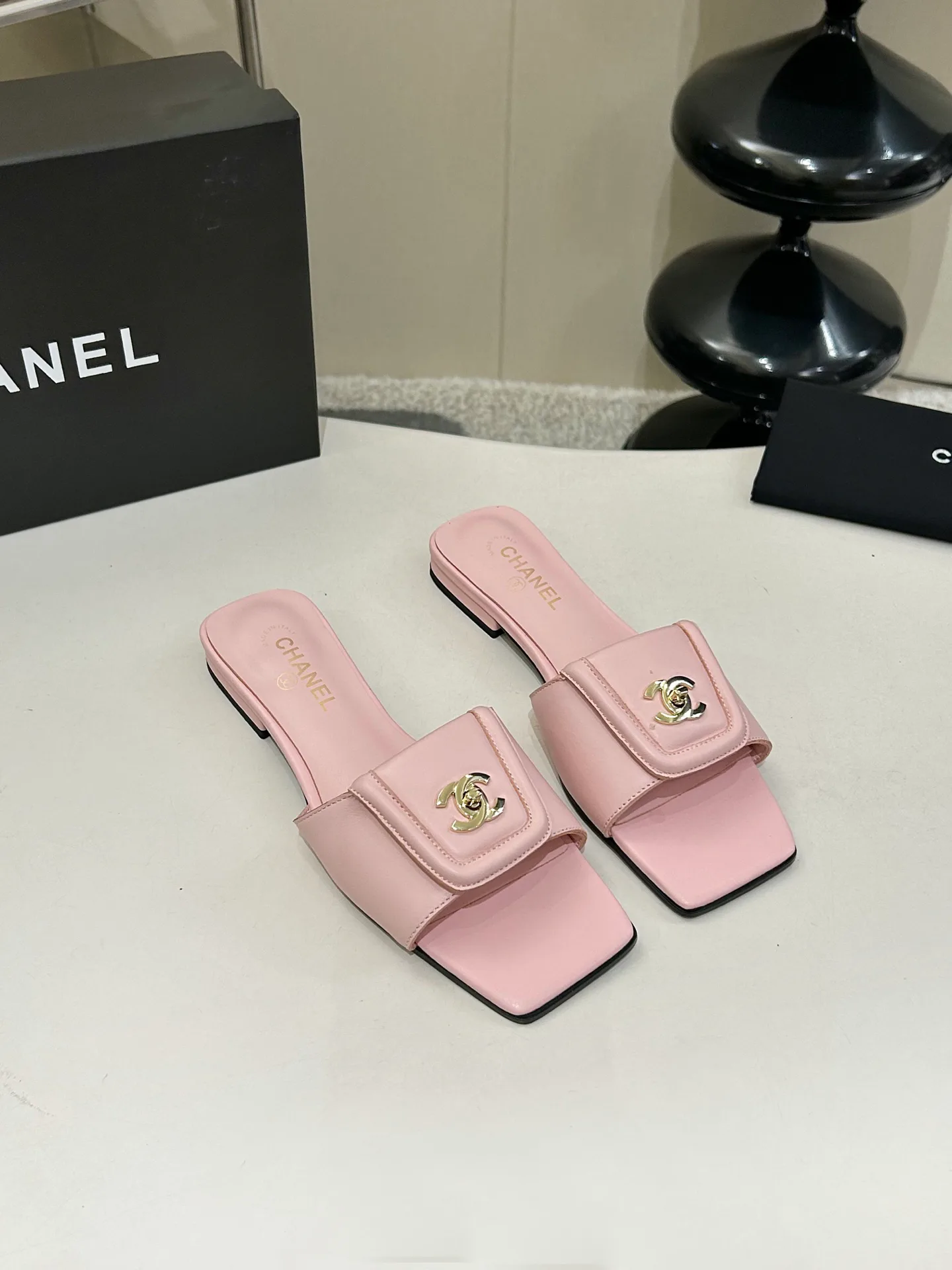 Шлепанцы Женские Chanel 13077795