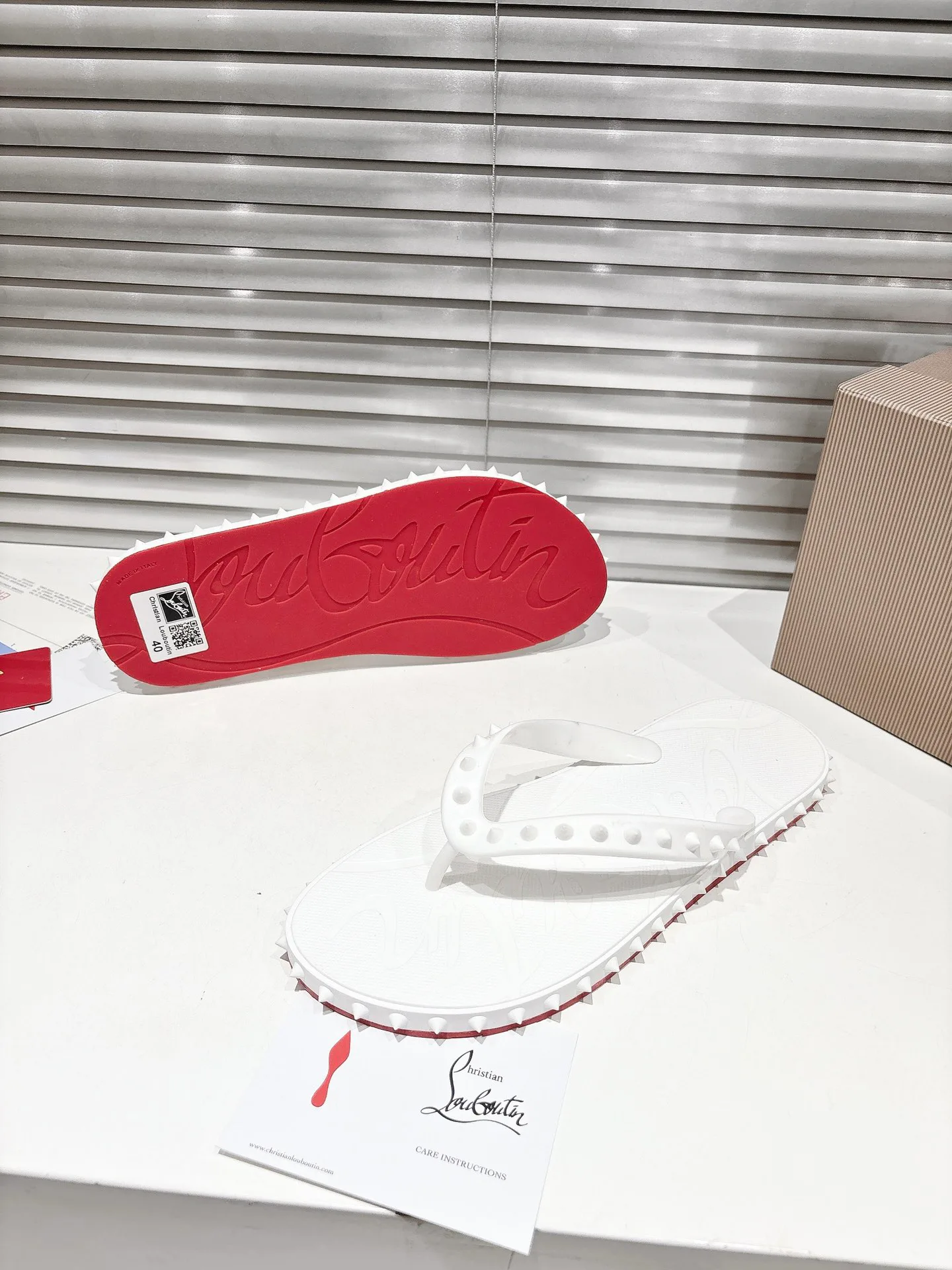 Шлепанцы Женские Christian Louboutin 17604584