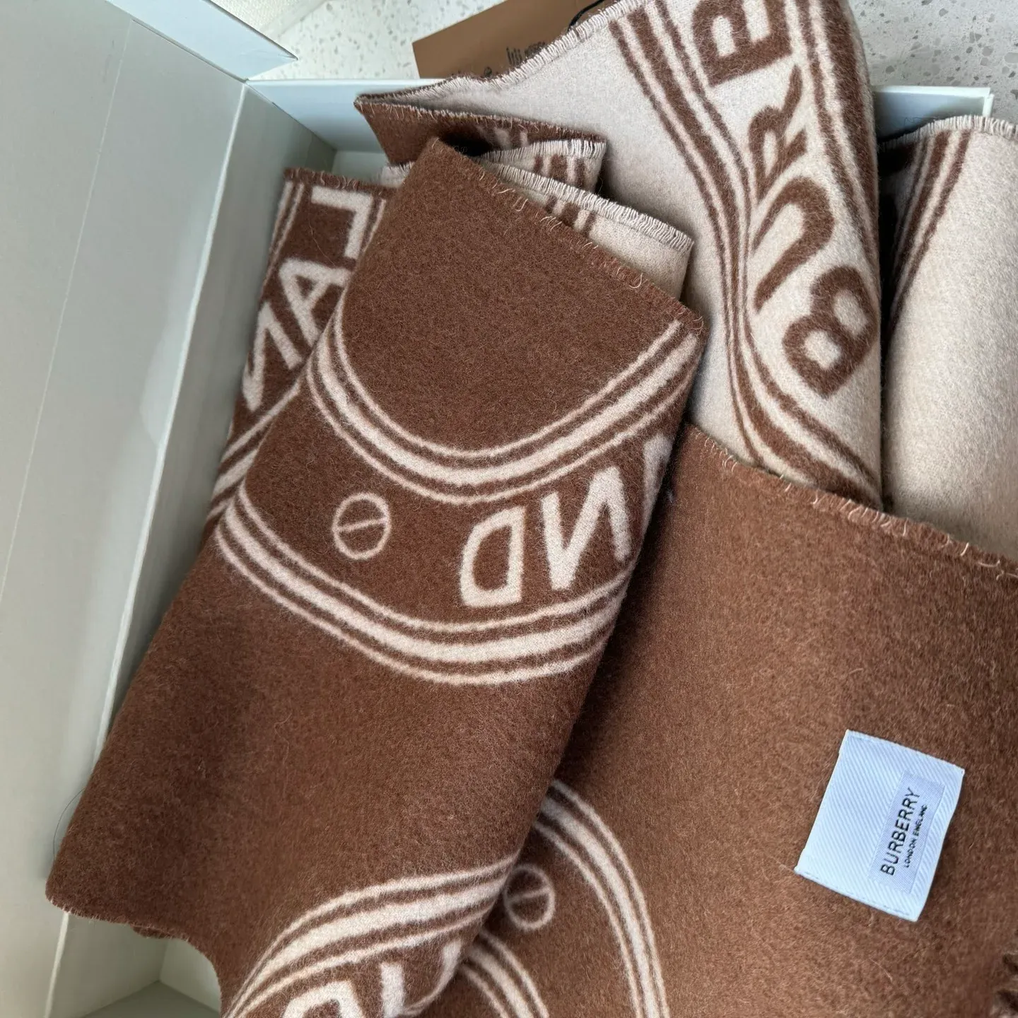 Шарфы Burberry 752679