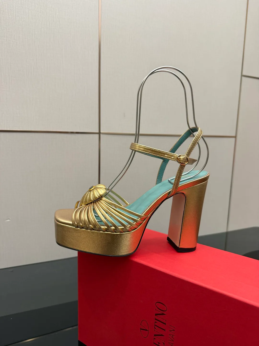 Босоножки Женские Valentino 5052049