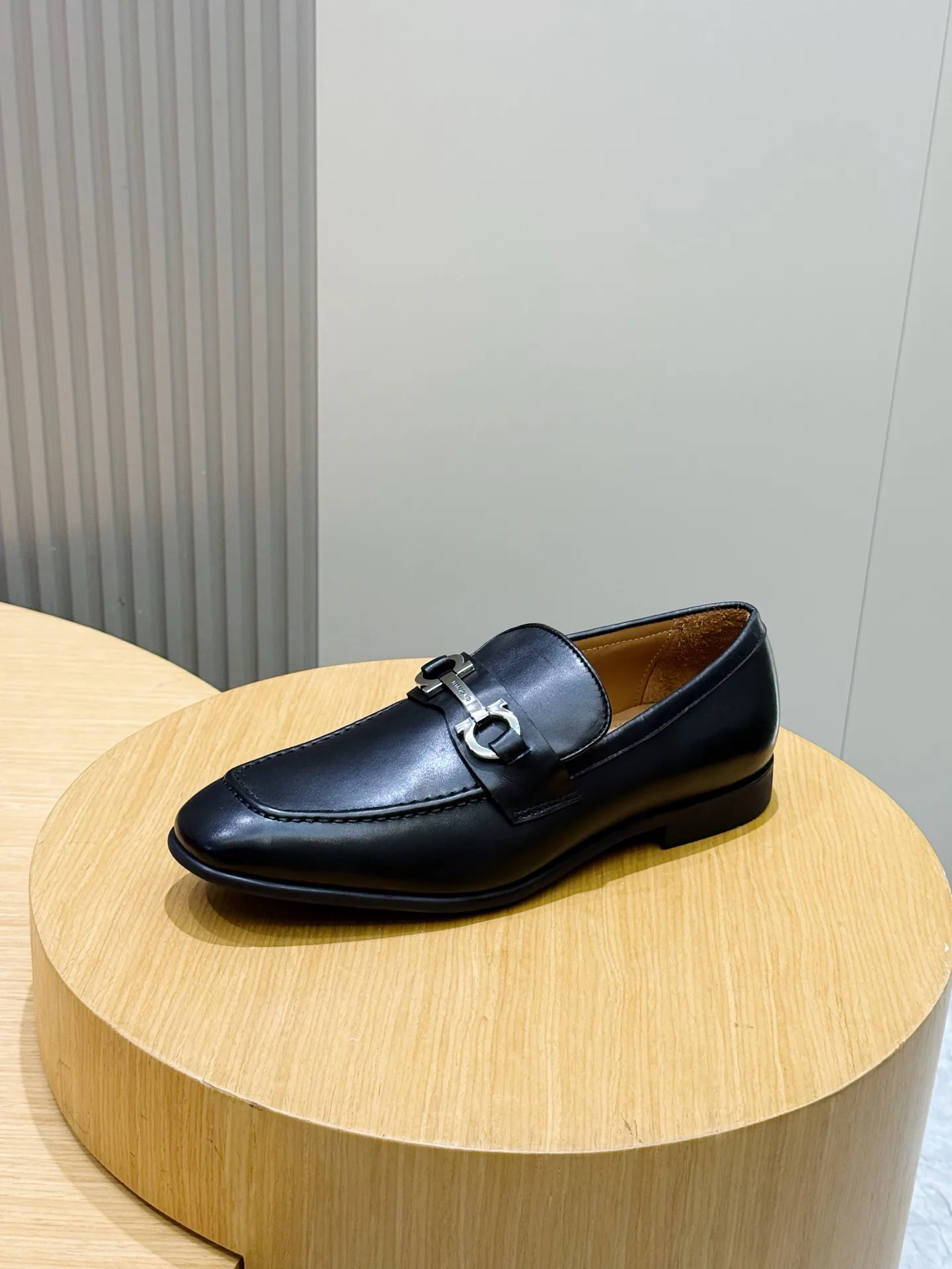 Лоферы И Туфли Мужские Salvatore Ferragamo 18101482