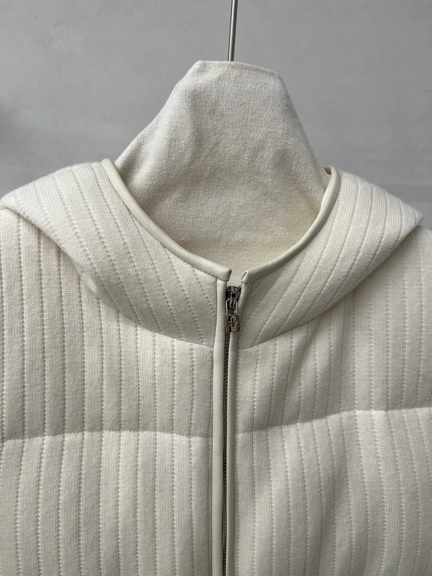 Куртки И Пуховики Женские Loro Piana 18888070