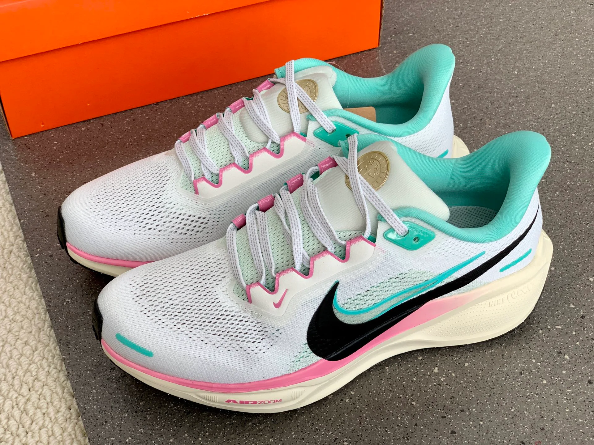 Кроссовки Женские Nike 230364