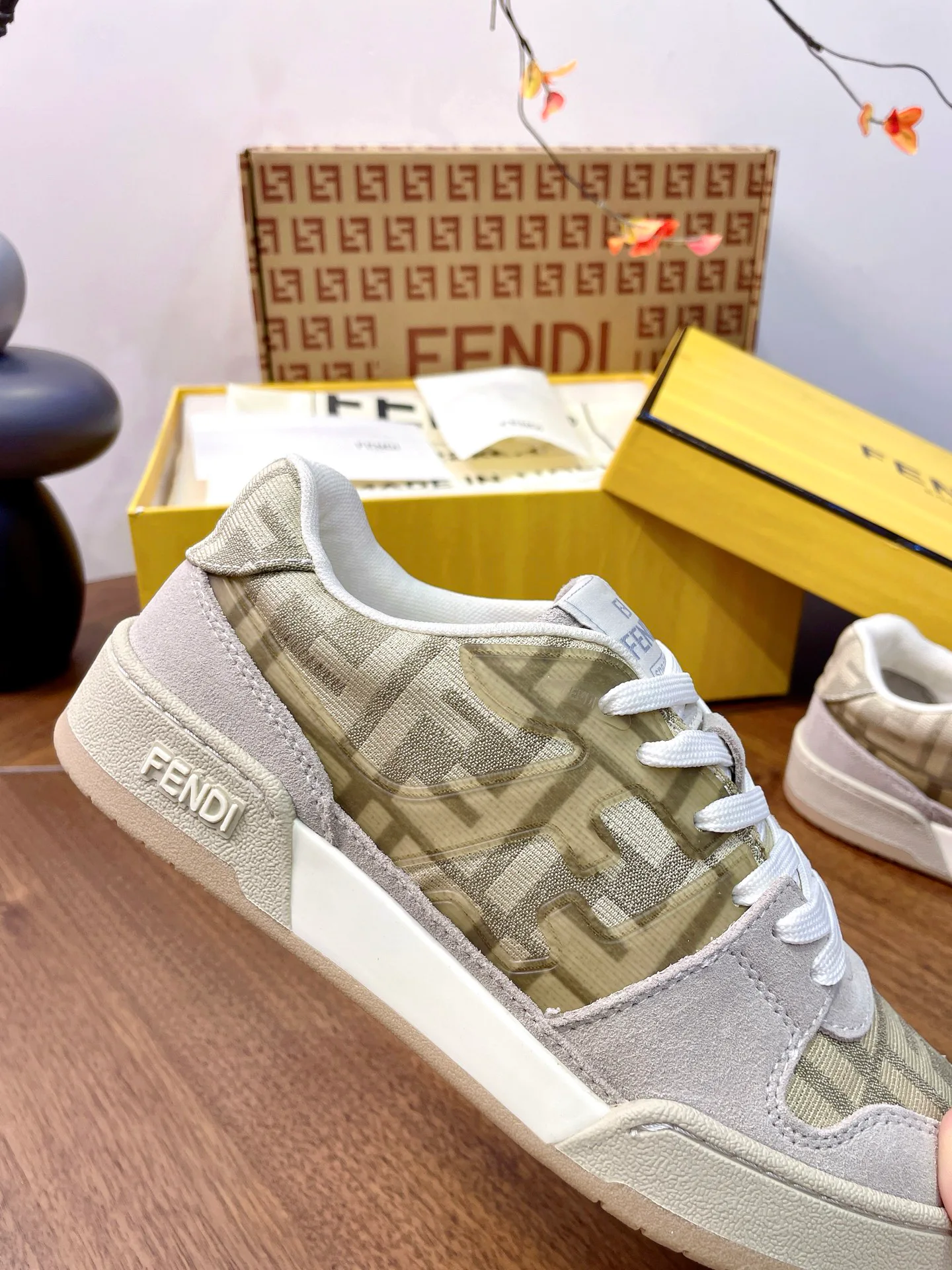 Кроссовки Женские Fendi 17957352