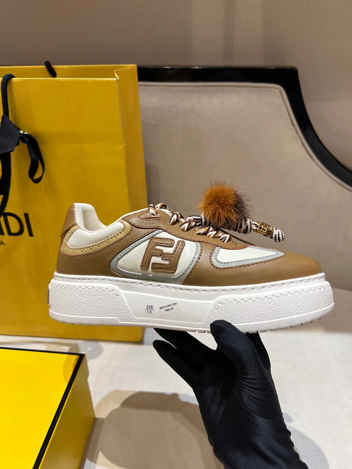 Кроссовки Женские Fendi 18020656