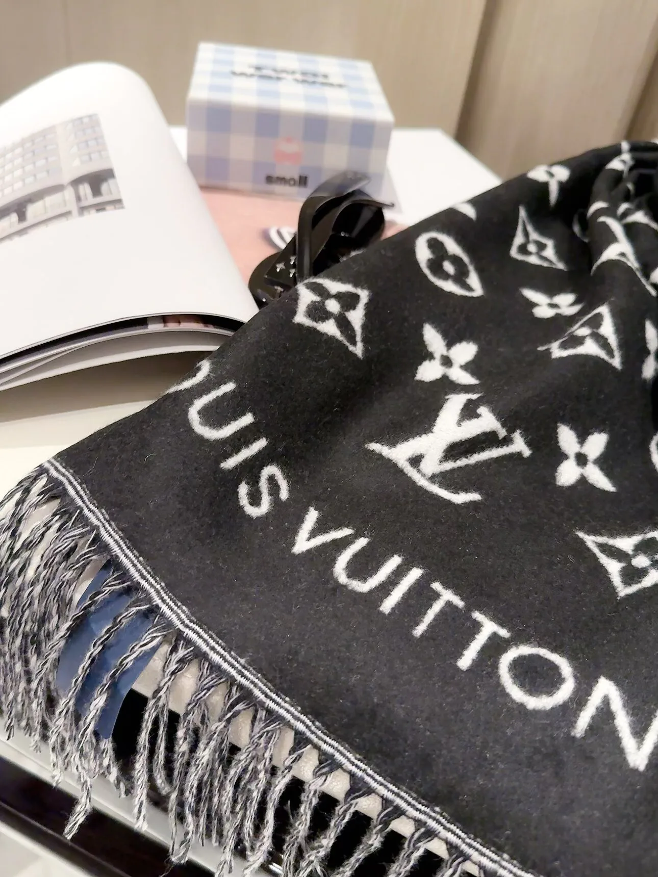 Шарфы Louis Vuitton 18322601