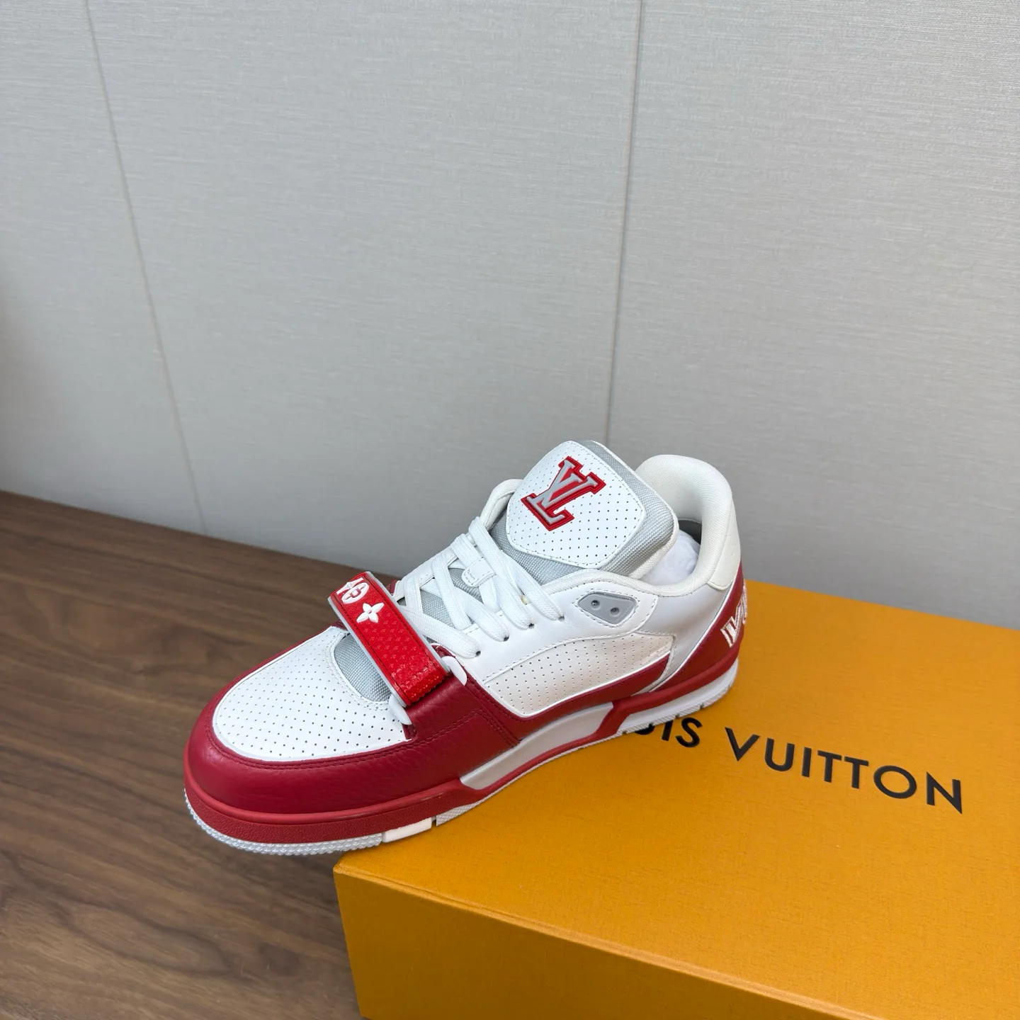 Кроссовки Женские Louis Vuitton 4318165