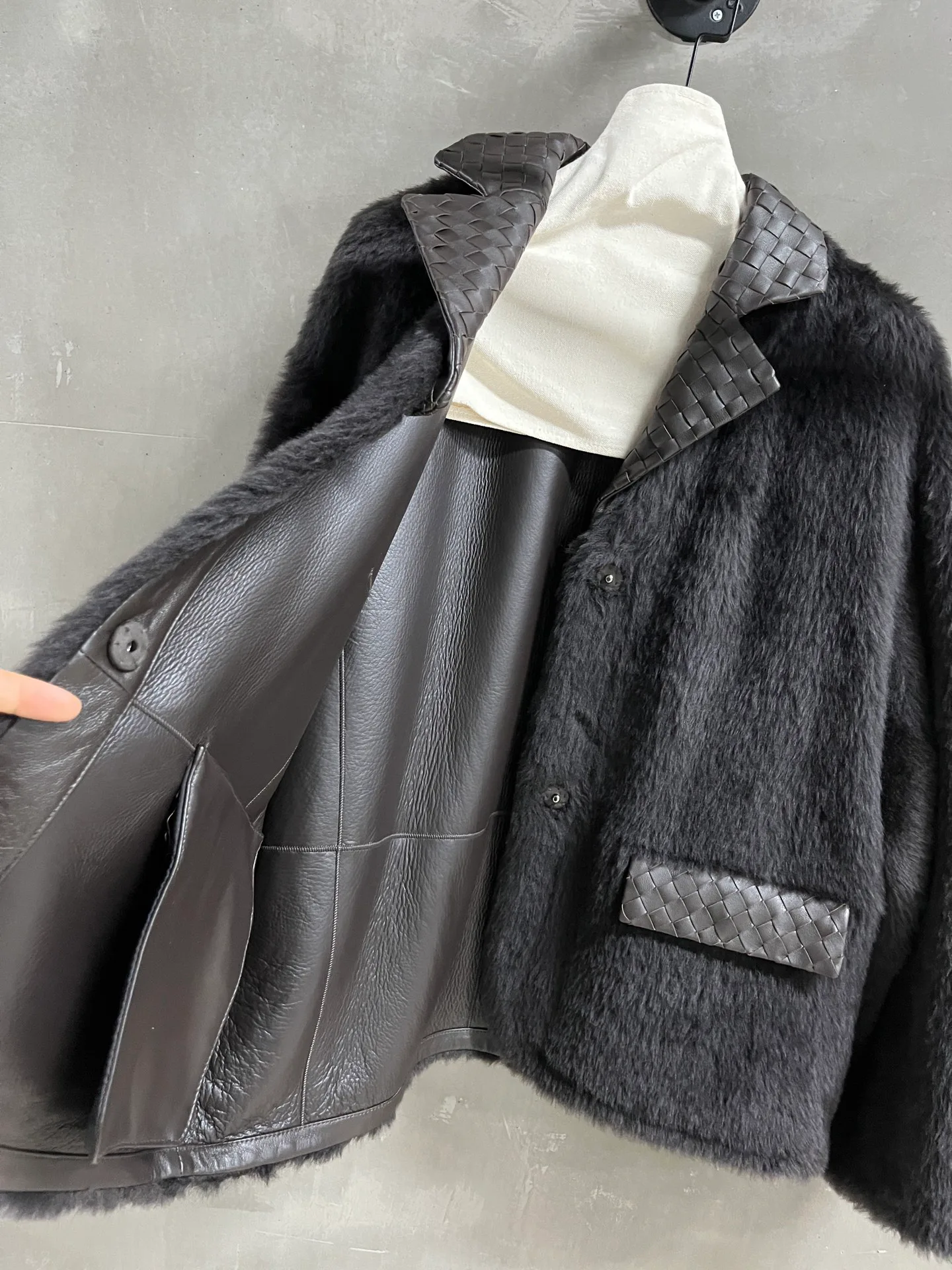 Кожаные Куртки И Дублёнки Женские Bottega Veneta 18226805