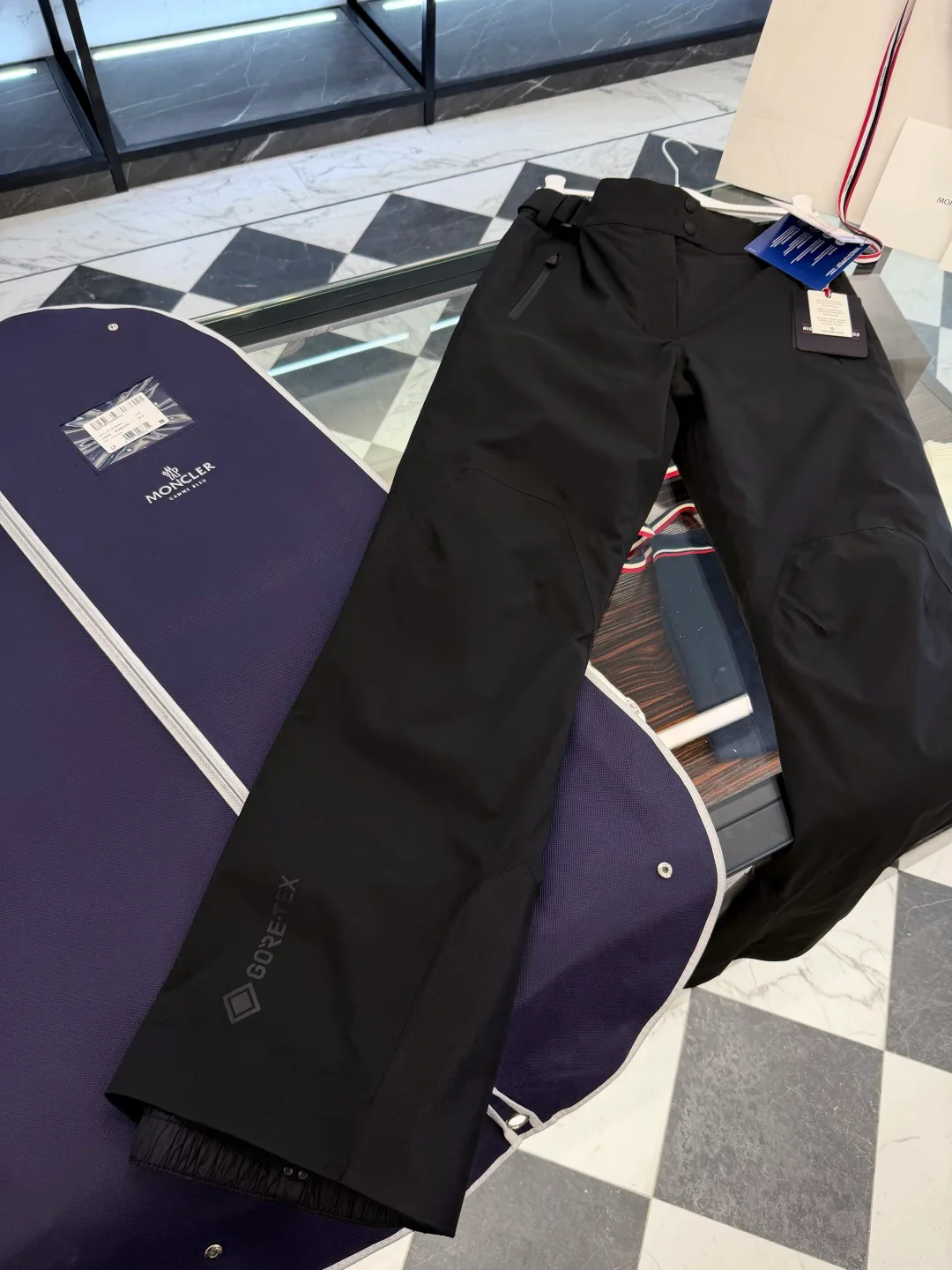 Брюки Женские Moncler 18133616