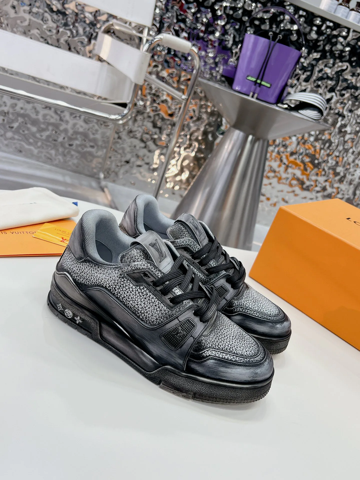 Кроссовки Женские Louis Vuitton 11778710