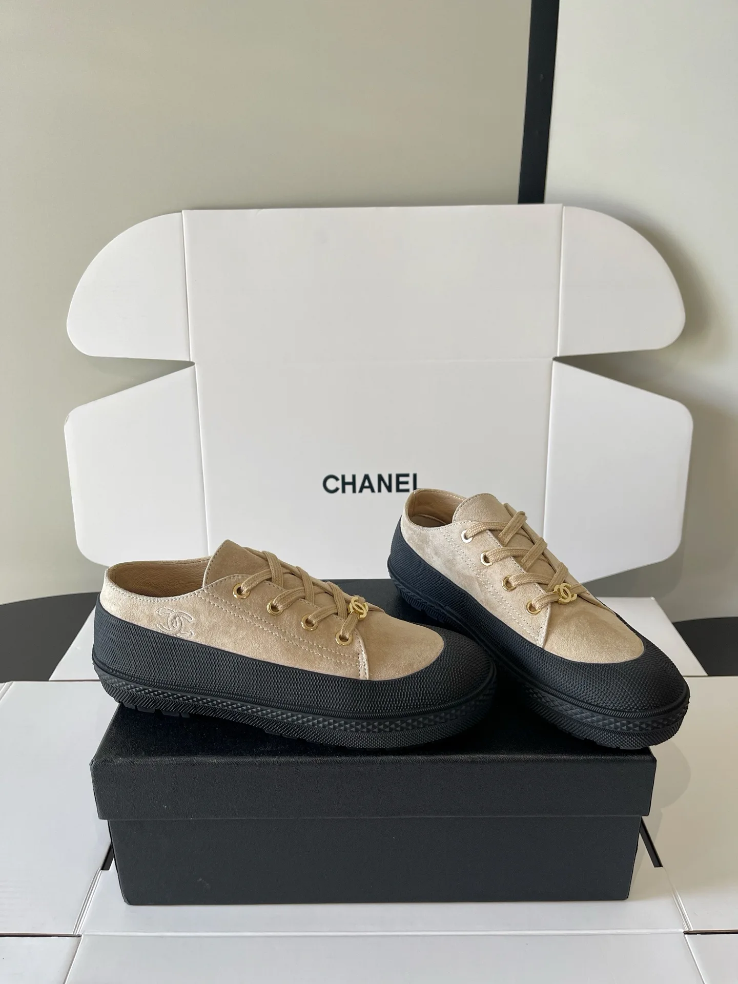 Кроссовки Женские Chanel 18437967
