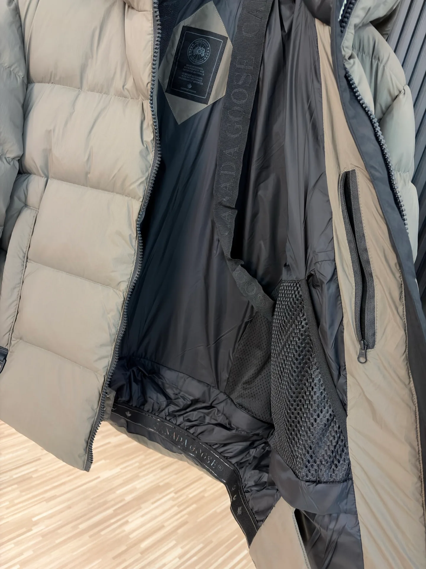 Куртки И Пуховики Женские Canada Goose 18391749