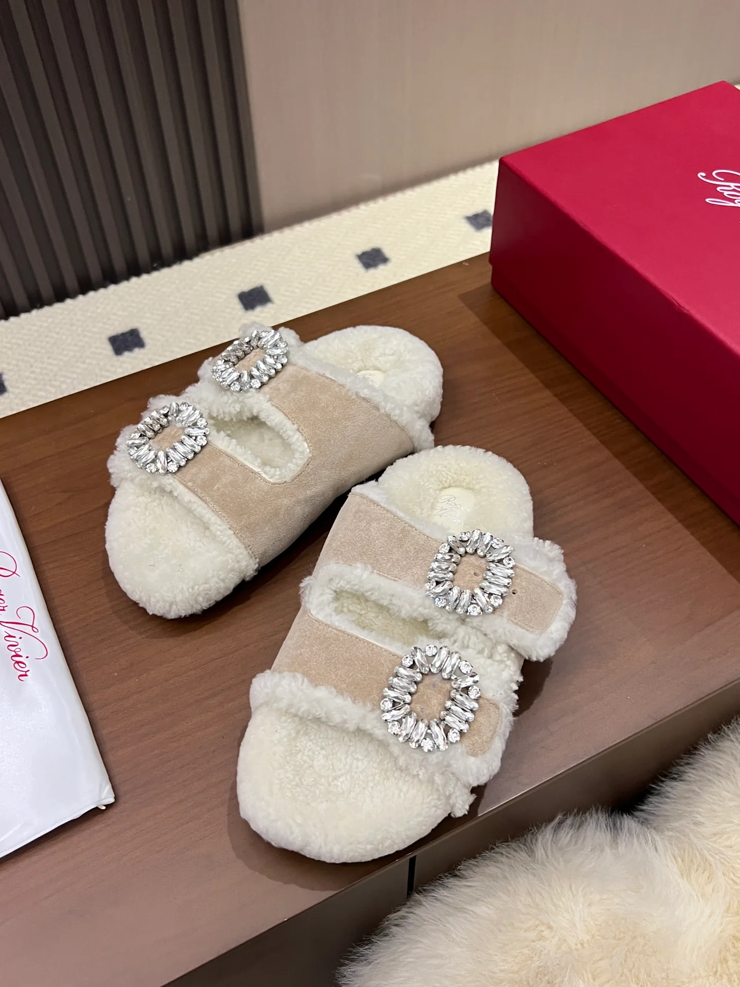 Тапочки Женские Roger Vivier 18877009