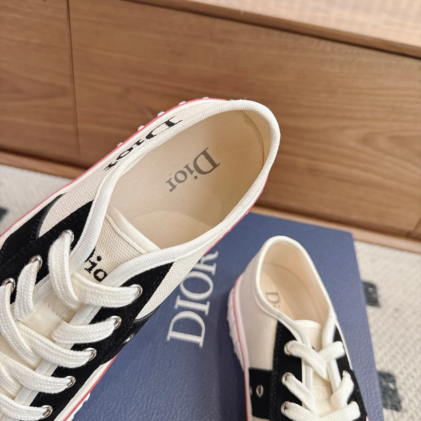 Кроссовки Женские Christian Dior 18025796