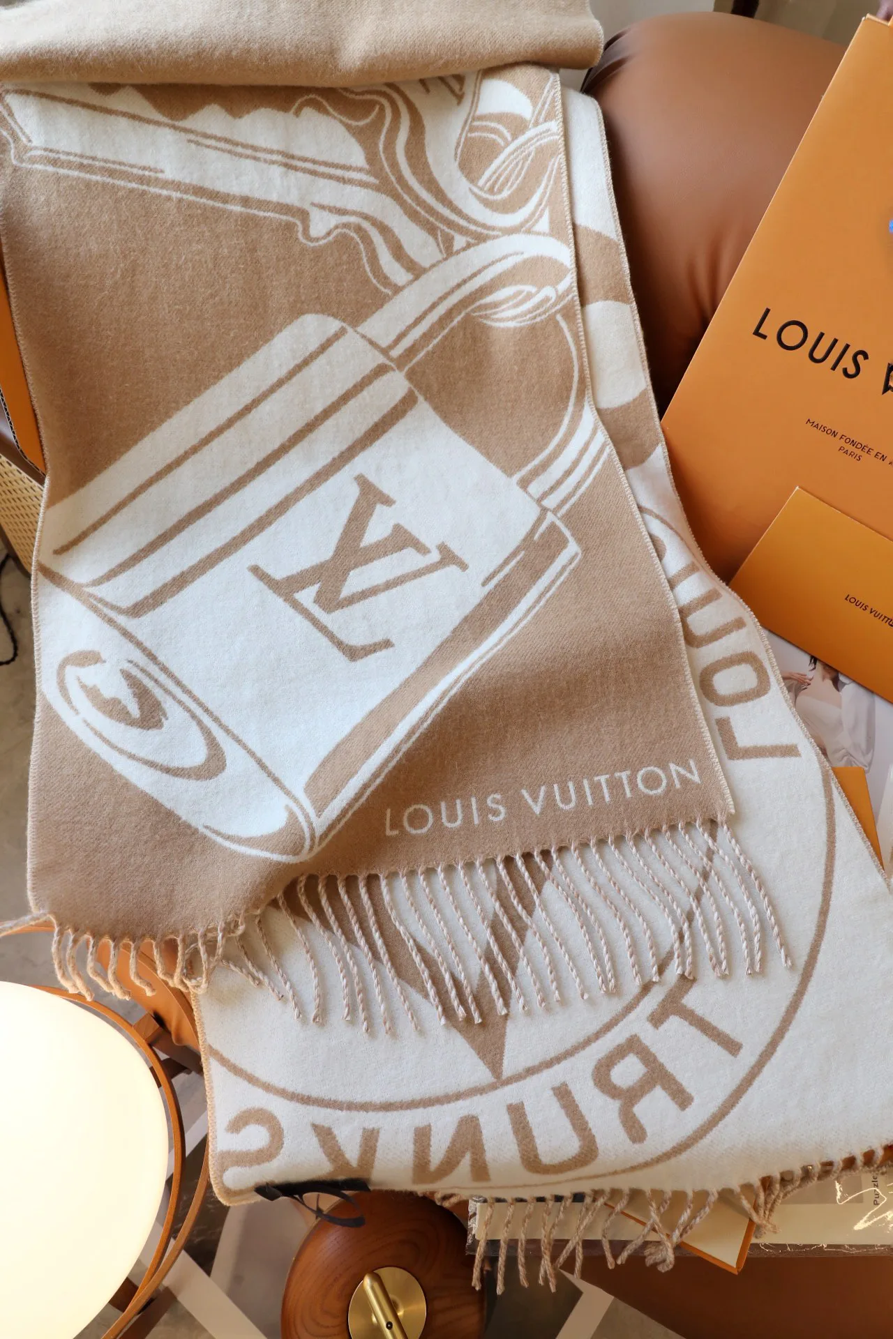 Шарфы Louis Vuitton 18627404