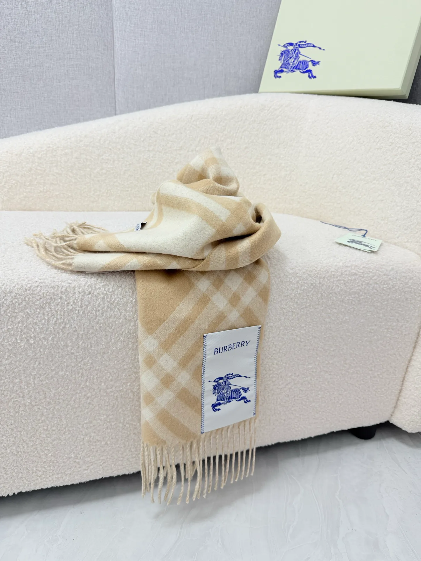 Шарфы Burberry 18322320
