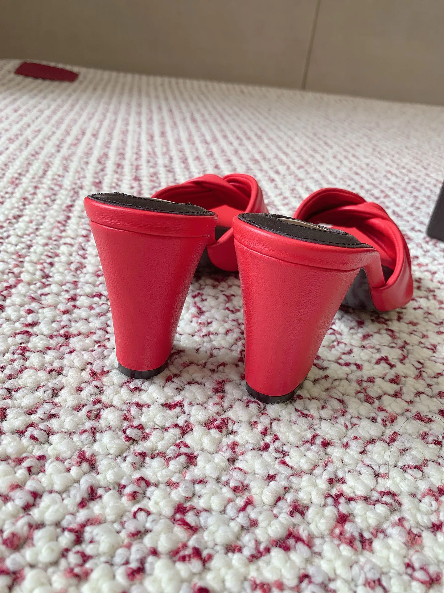 Босоножки Женские Saint Laurent 11924368