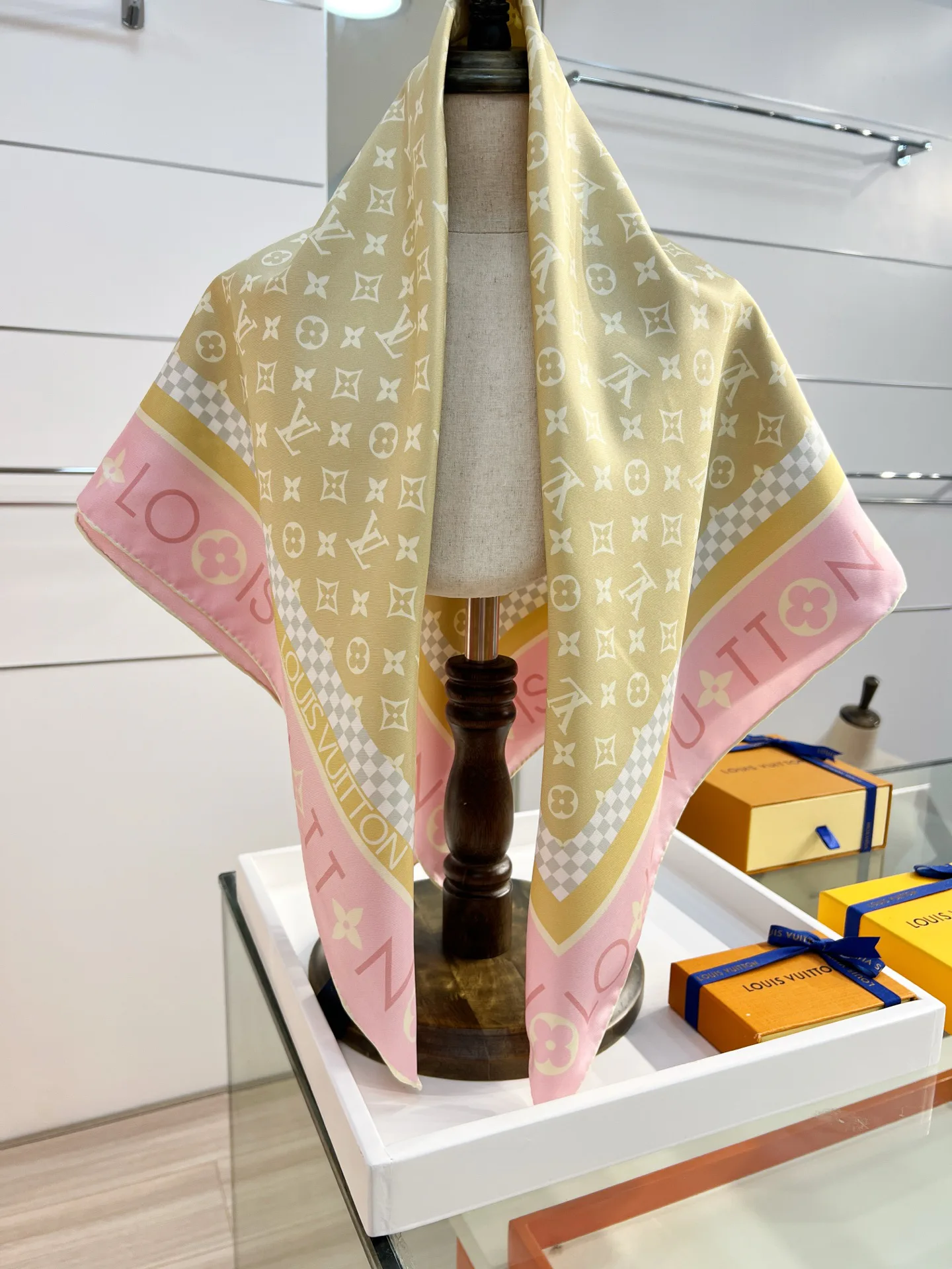 Платки Louis Vuitton 10235970