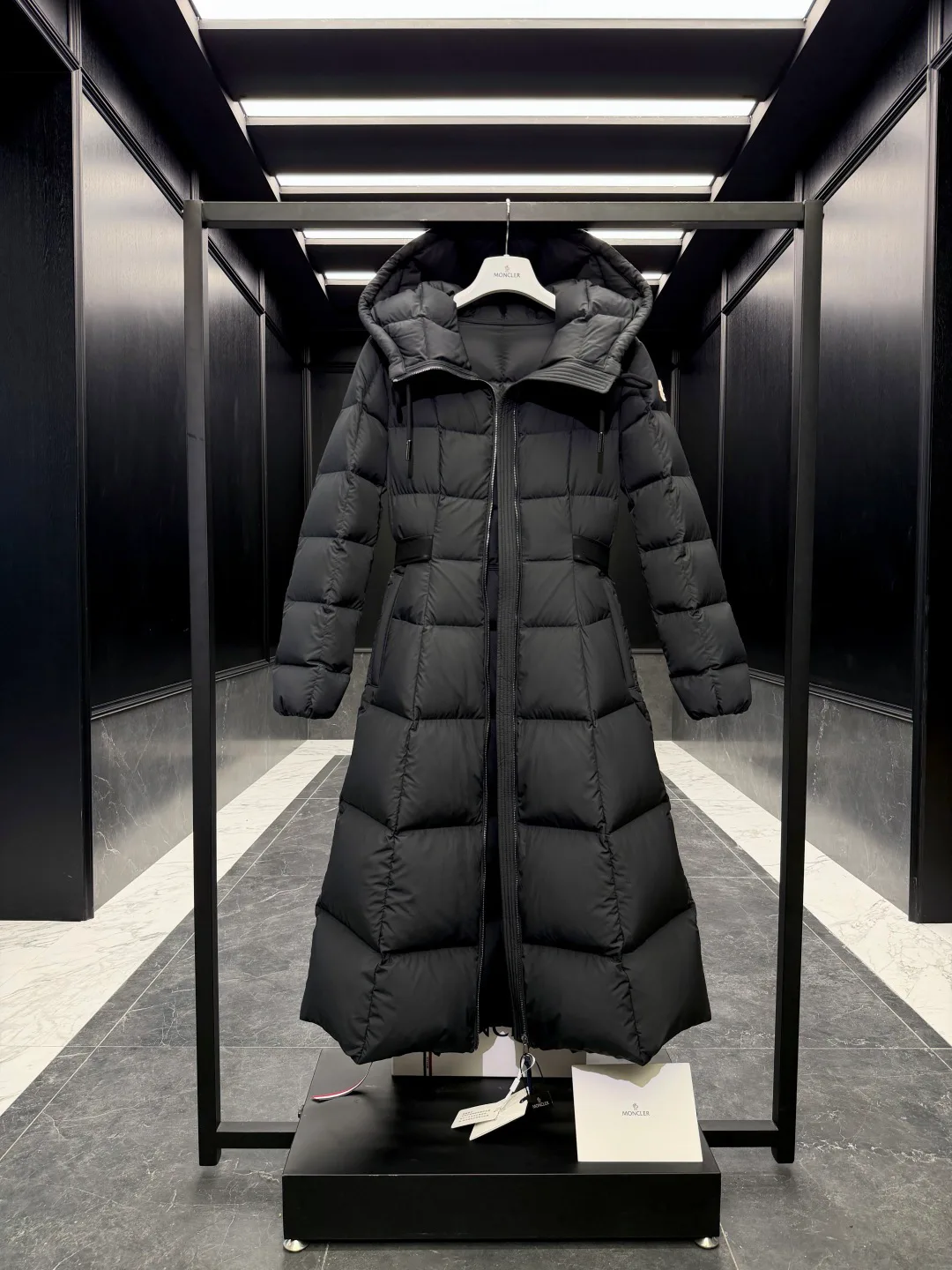 Куртки И Пуховики Женские Moncler 19080357