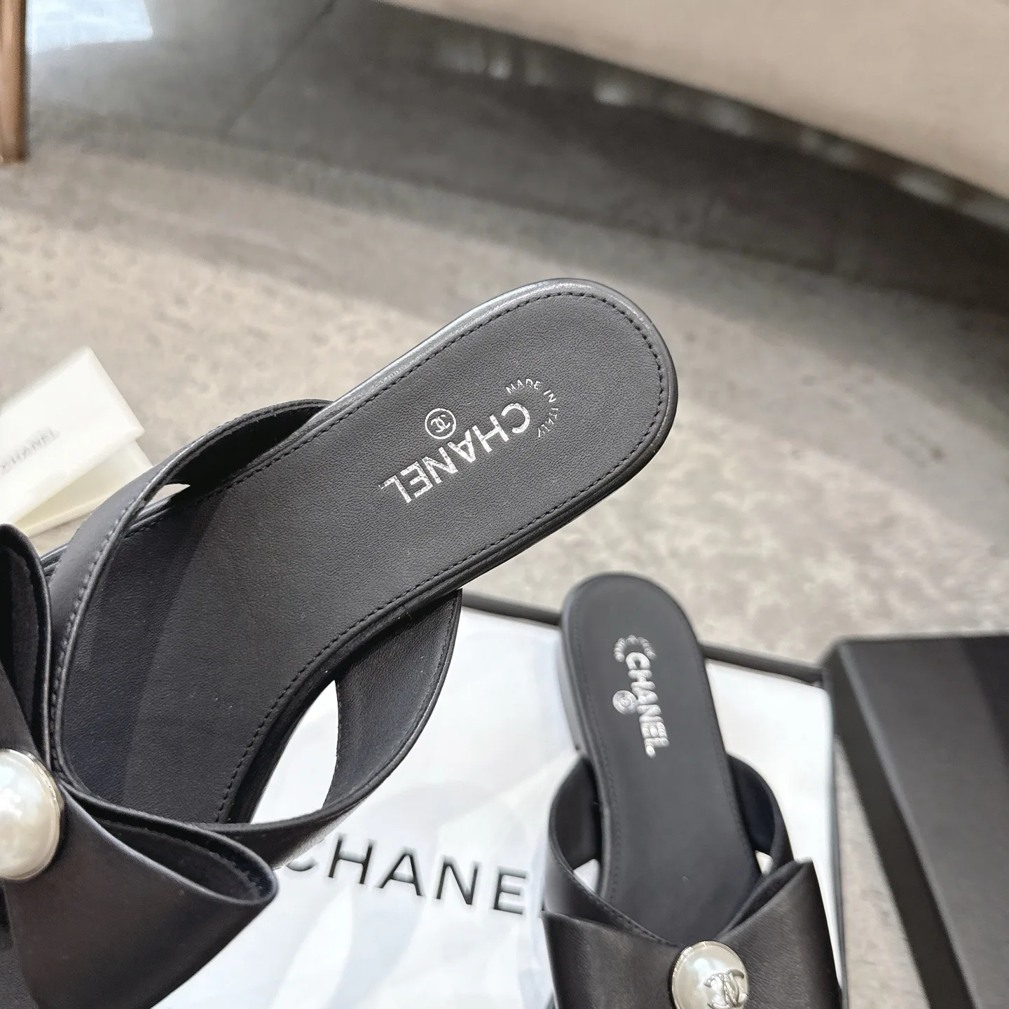 Шлепанцы Женские Chanel 17572294