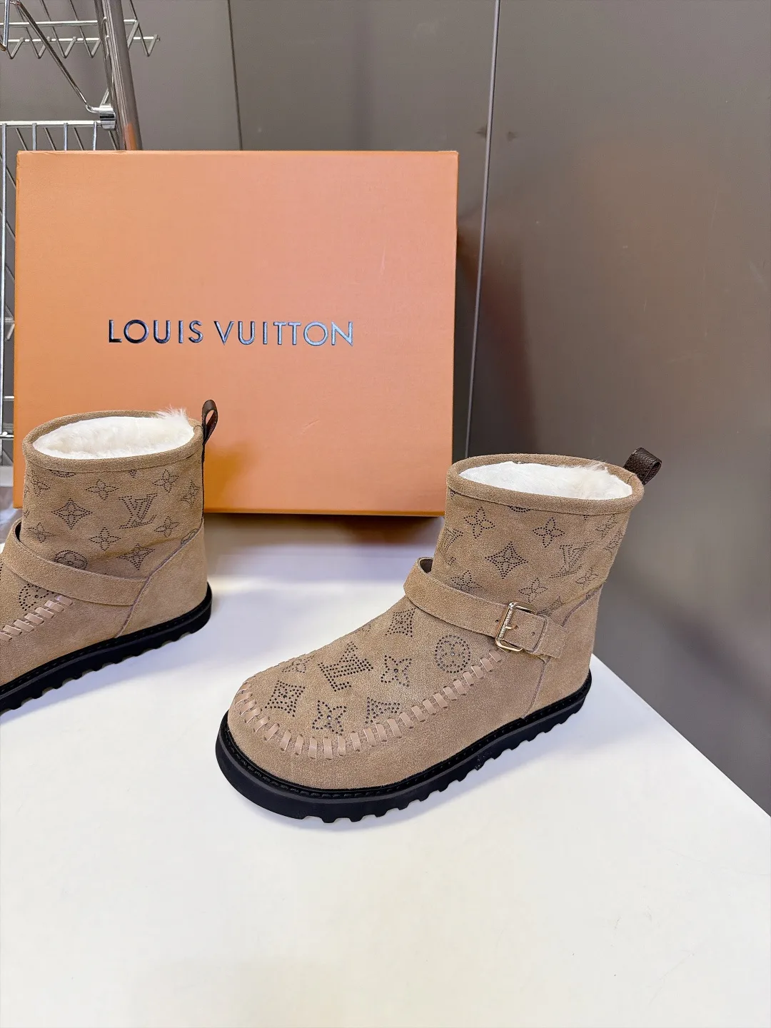 Угги Женские Louis Vuitton 19063638