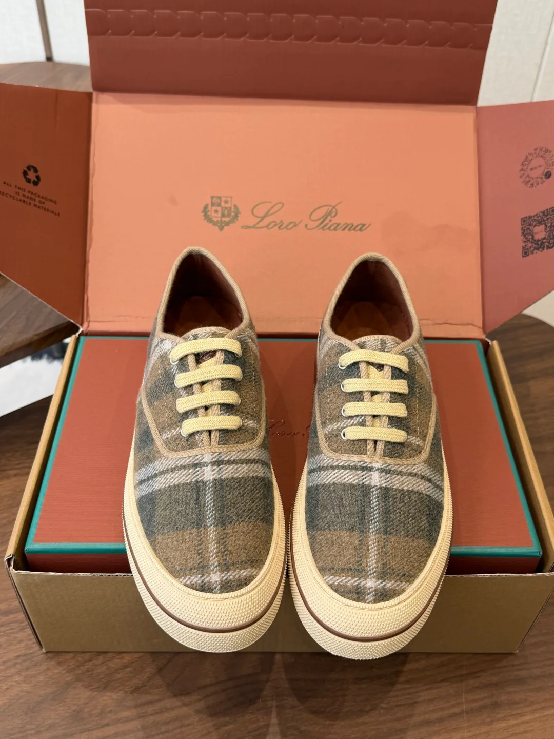 Кроссовки Женские Loro Piana 18687324