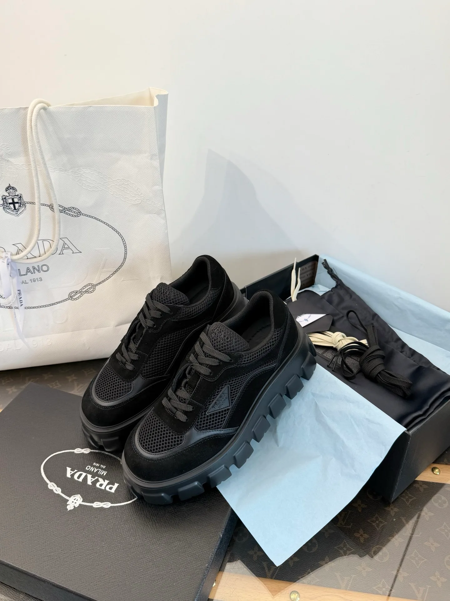Кроссовки Женские Prada 18724481