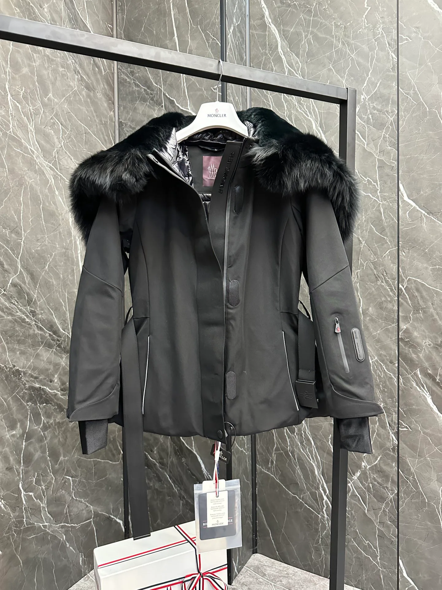 Куртки И Пуховики Женские Moncler 19629391