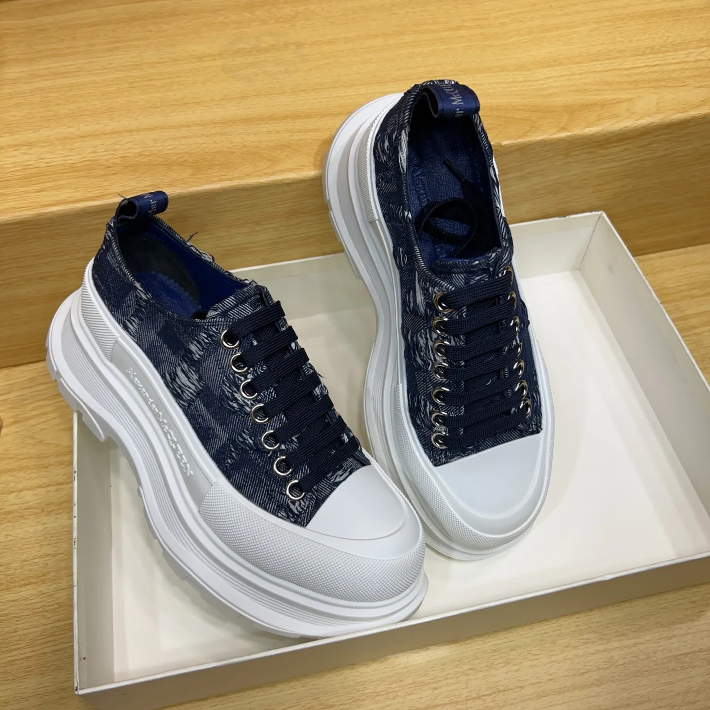 Кроссовки Женские Alexander Mcqueen 17545304