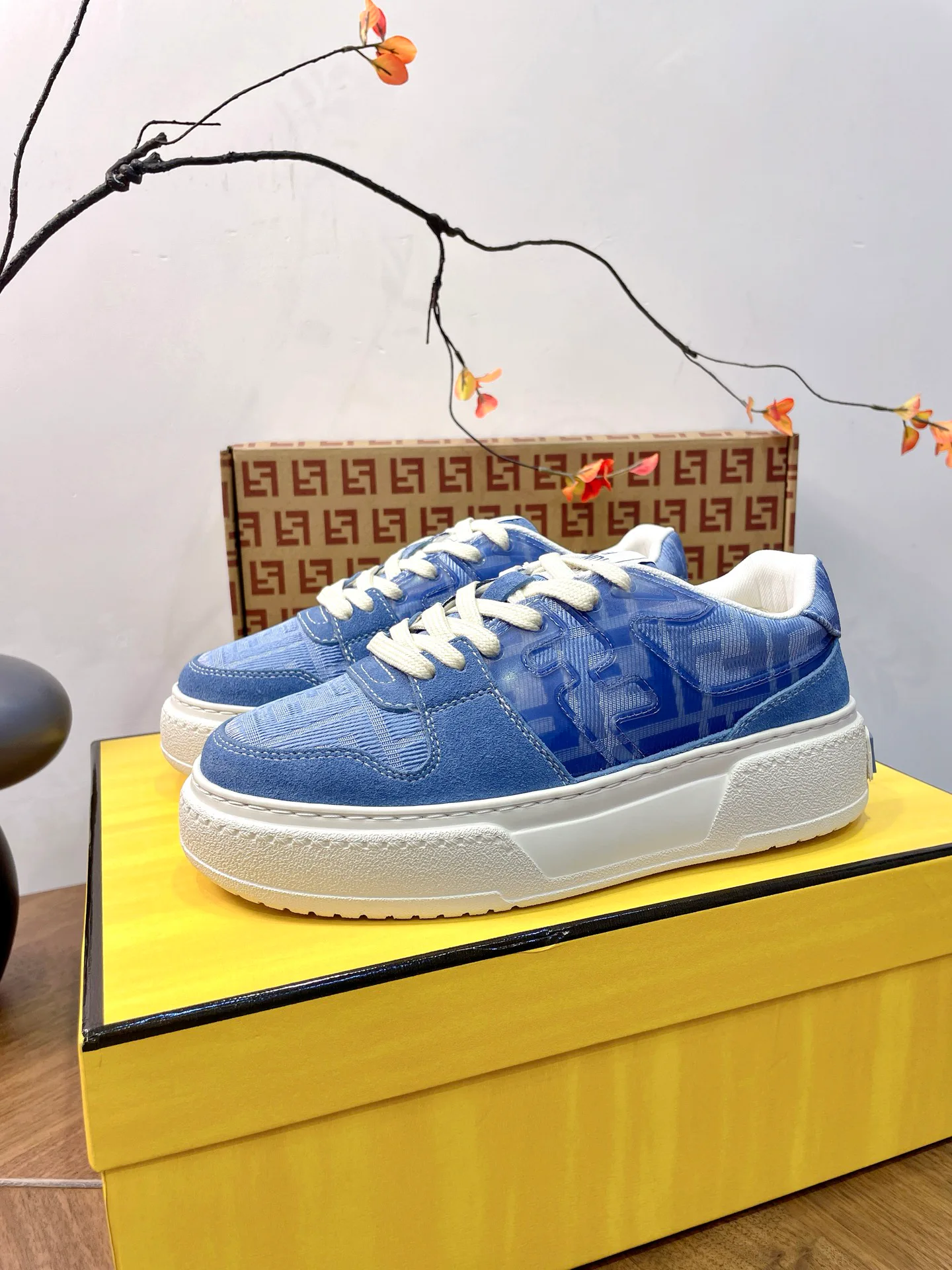Кроссовки Женские Fendi 17957342