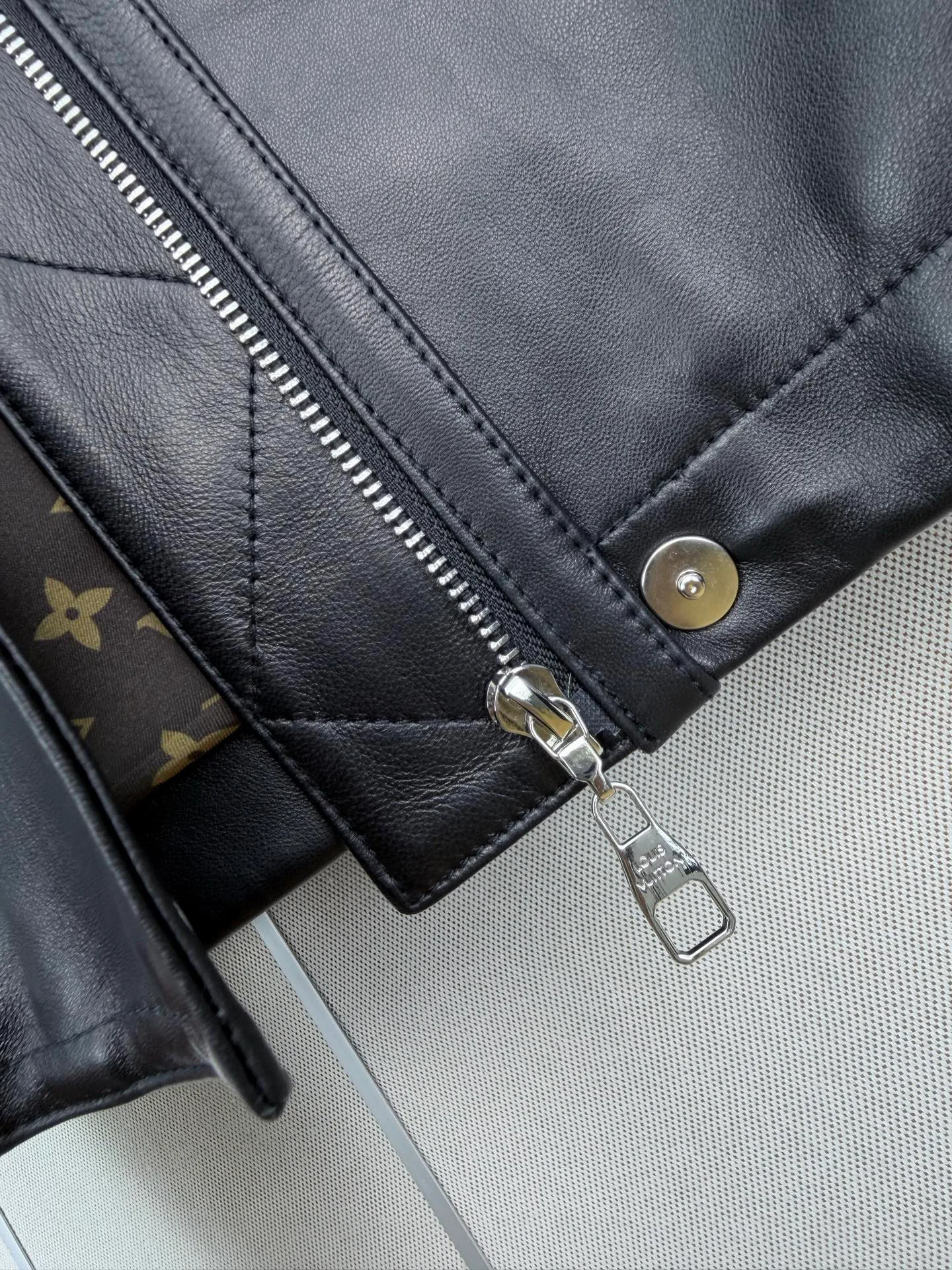 Кожаные Куртки И Дублёнки Женские Louis Vuitton 18113275