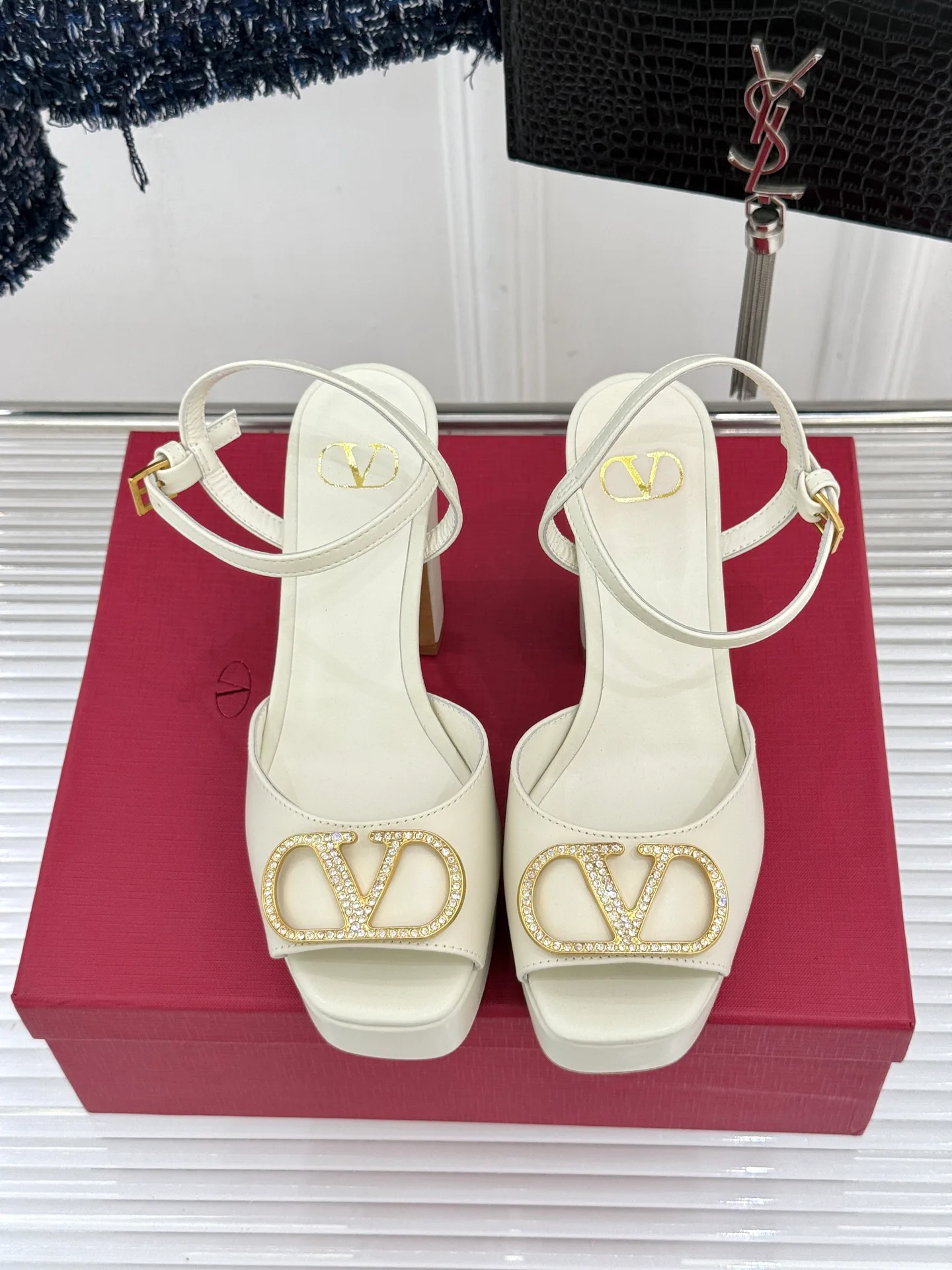 Босоножки Женские Valentino 19577242