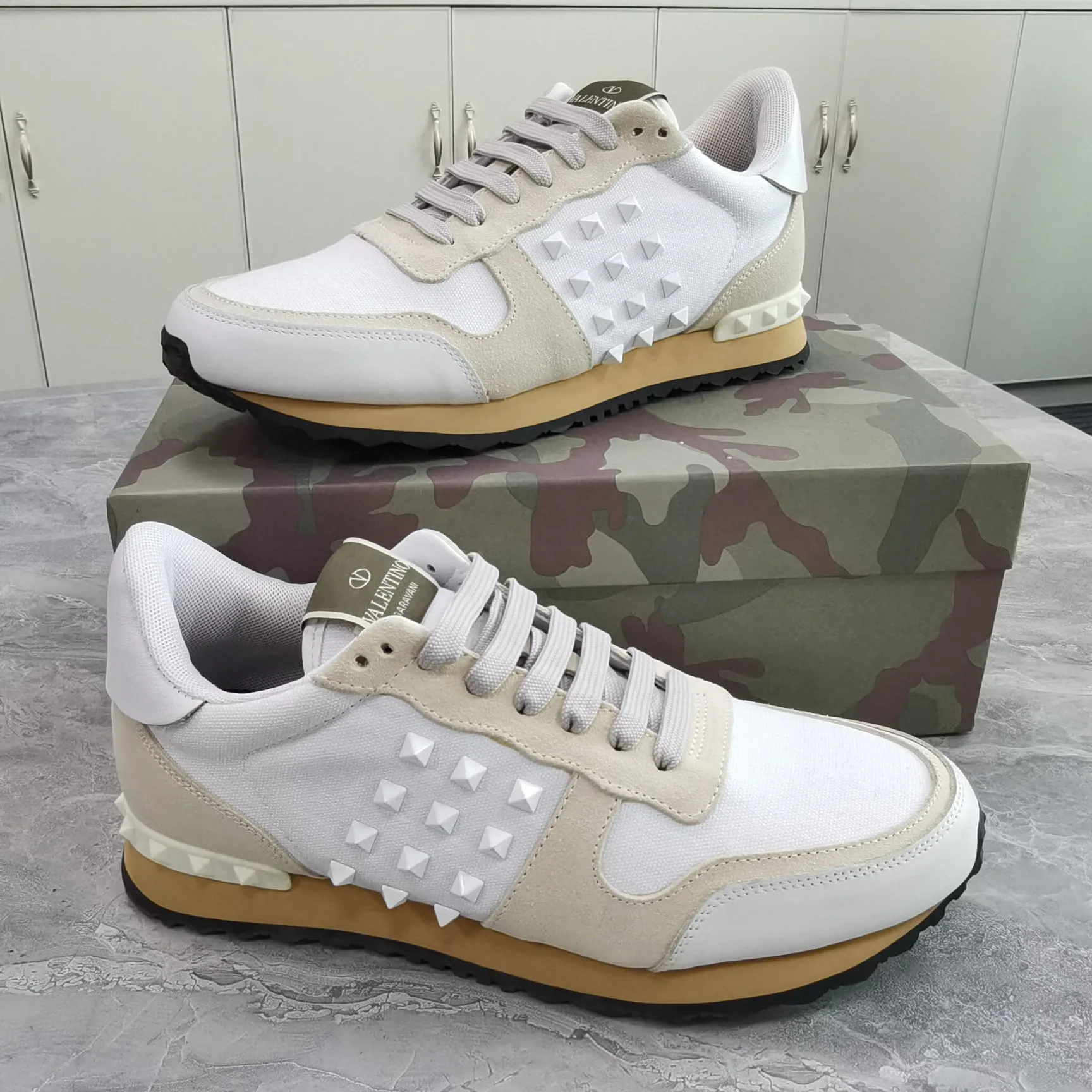 Кроссовки Женские Valentino 10736432