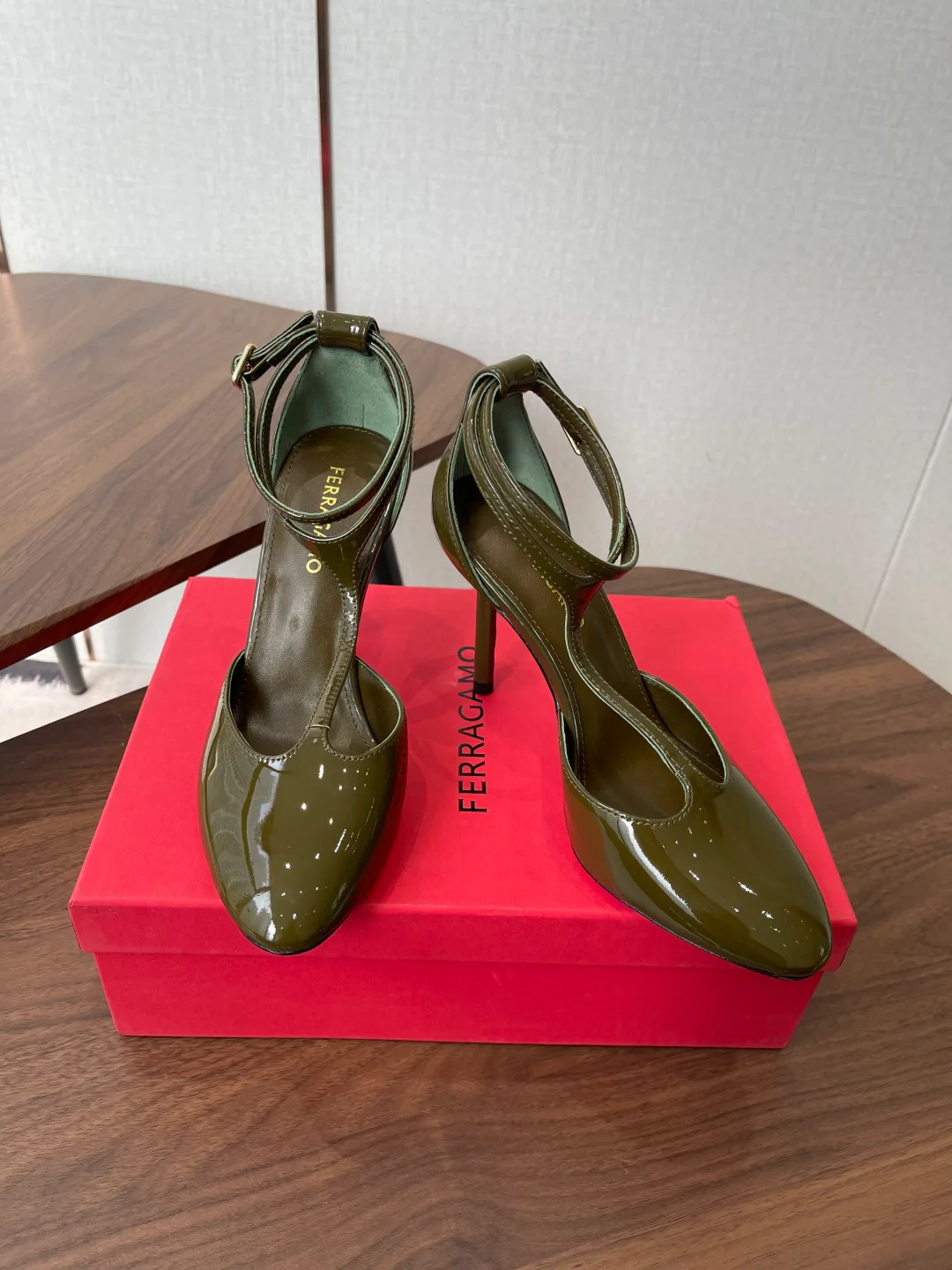 Туфли Женские Salvatore Ferragamo 11966277