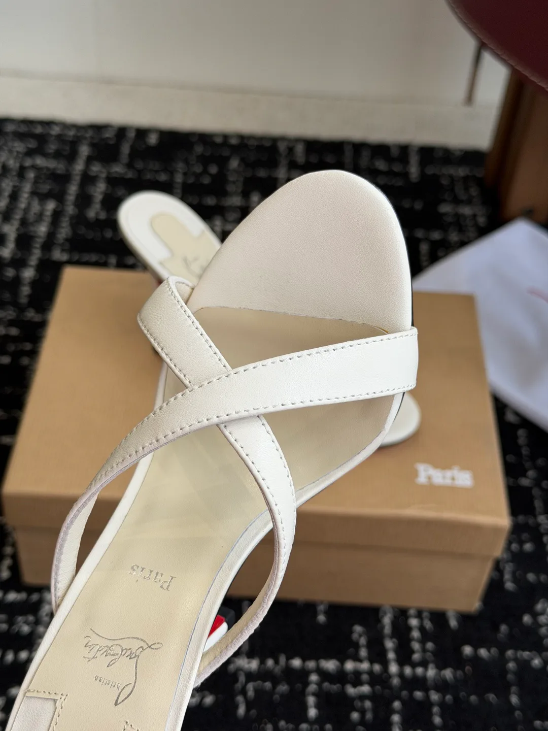 Босоножки Женские Christian Louboutin 17936546