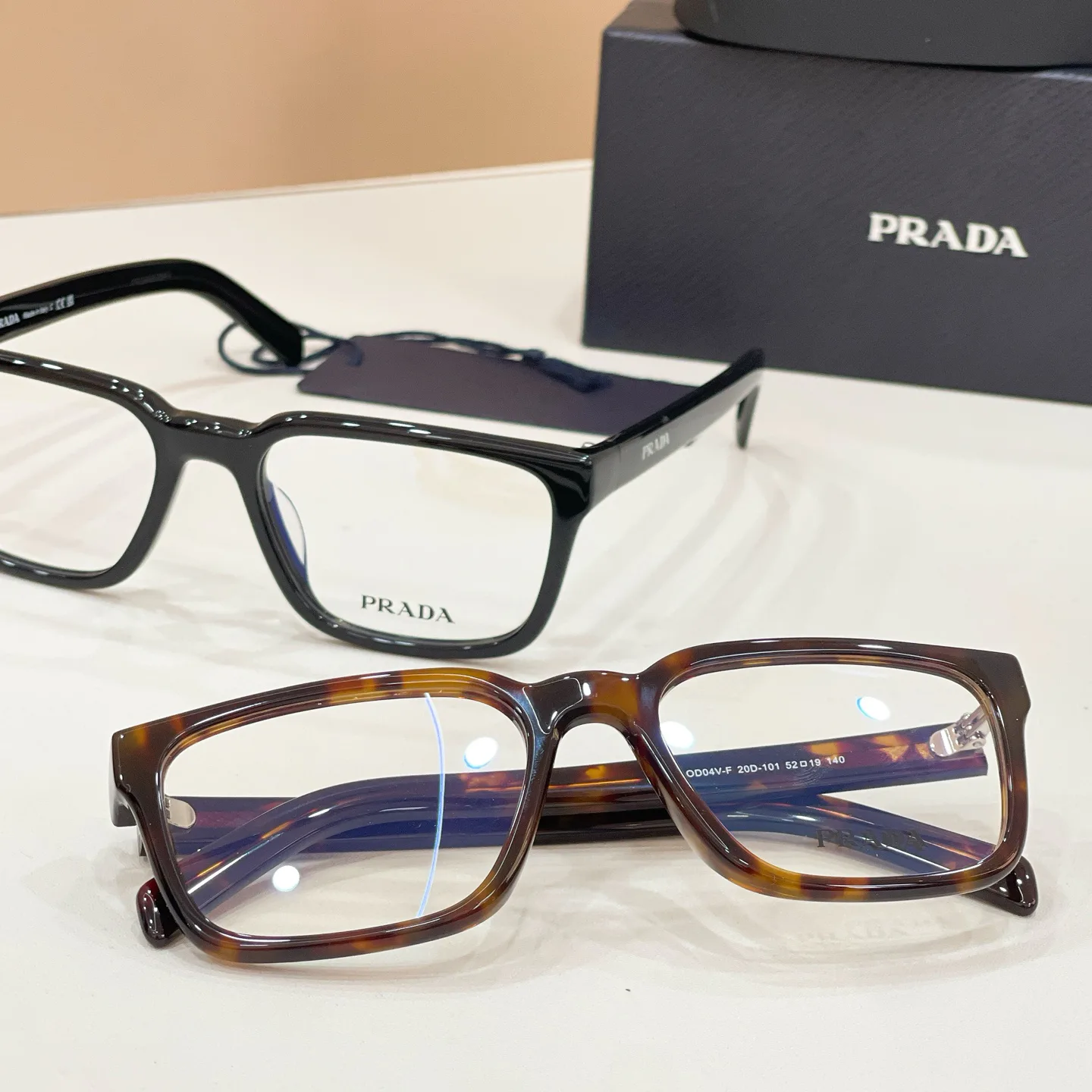 Очки Prada 13576987