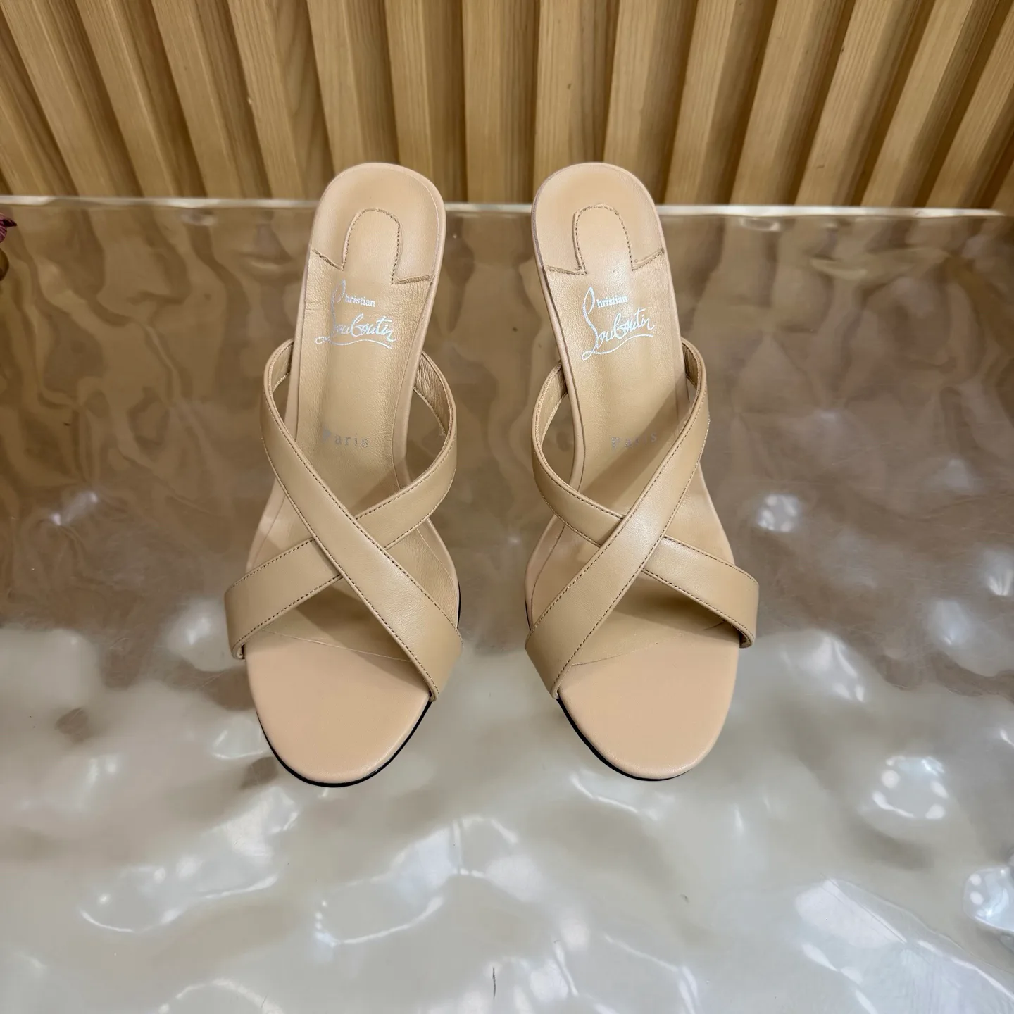 Босоножки Женские Christian Louboutin 18796777