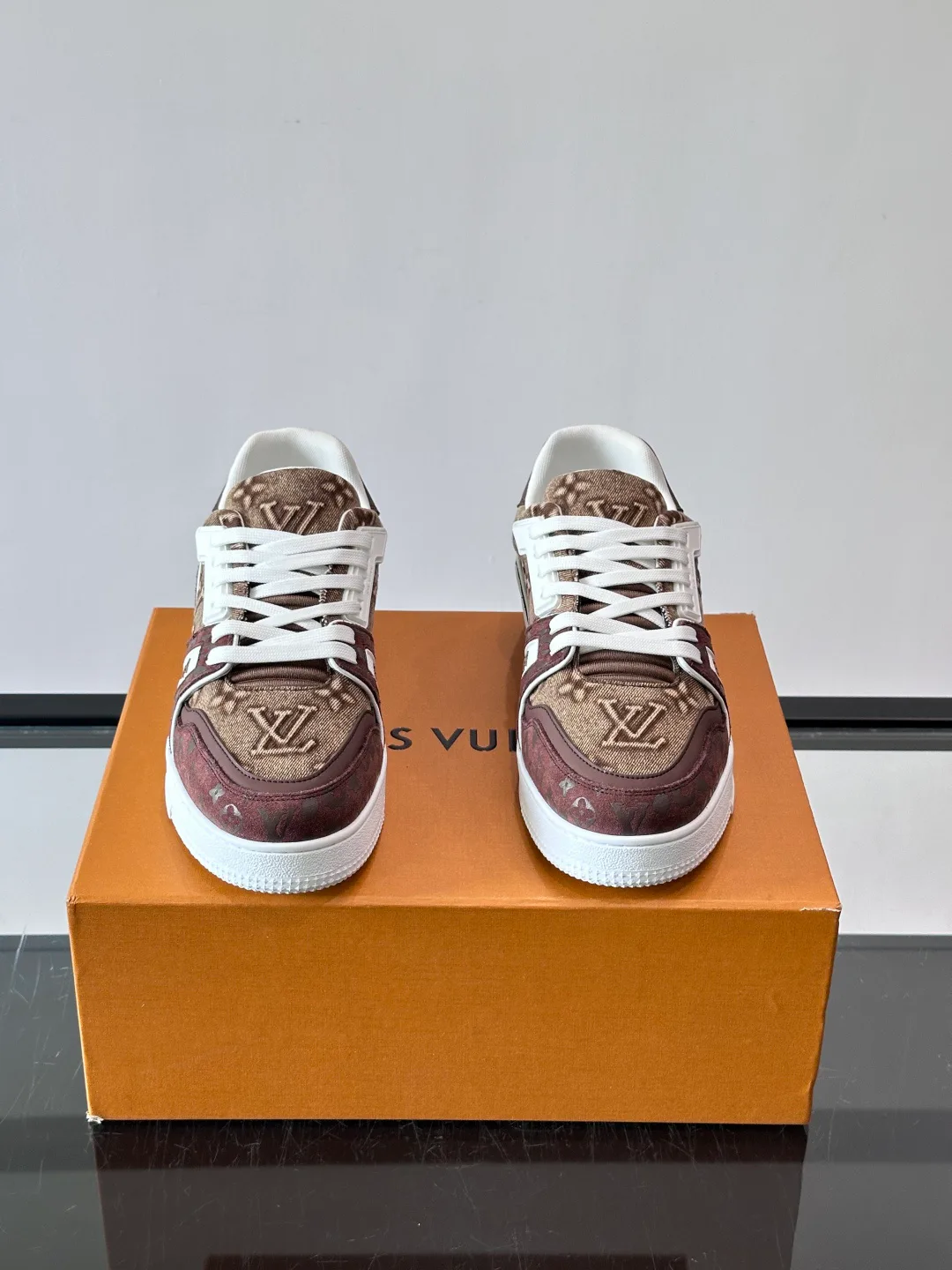 Кроссовки Женские Louis Vuitton 17466868