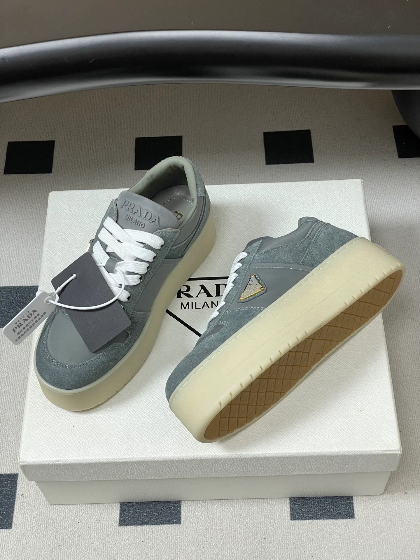 Кроссовки Женские Prada 12810943