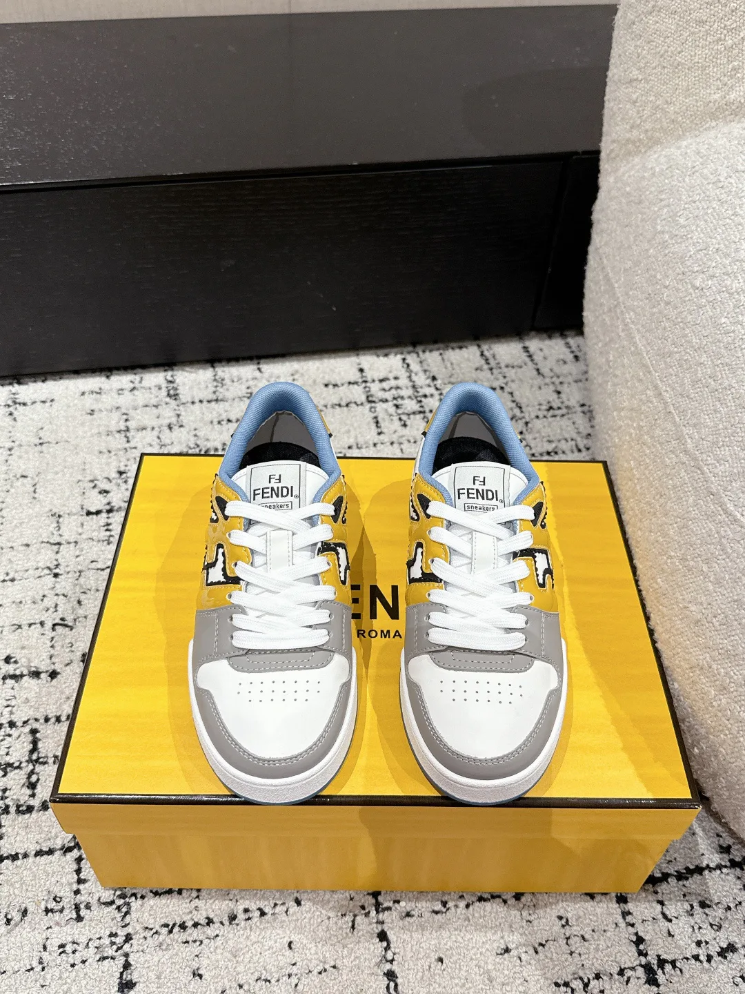 Кроссовки Женские Fendi 11567549