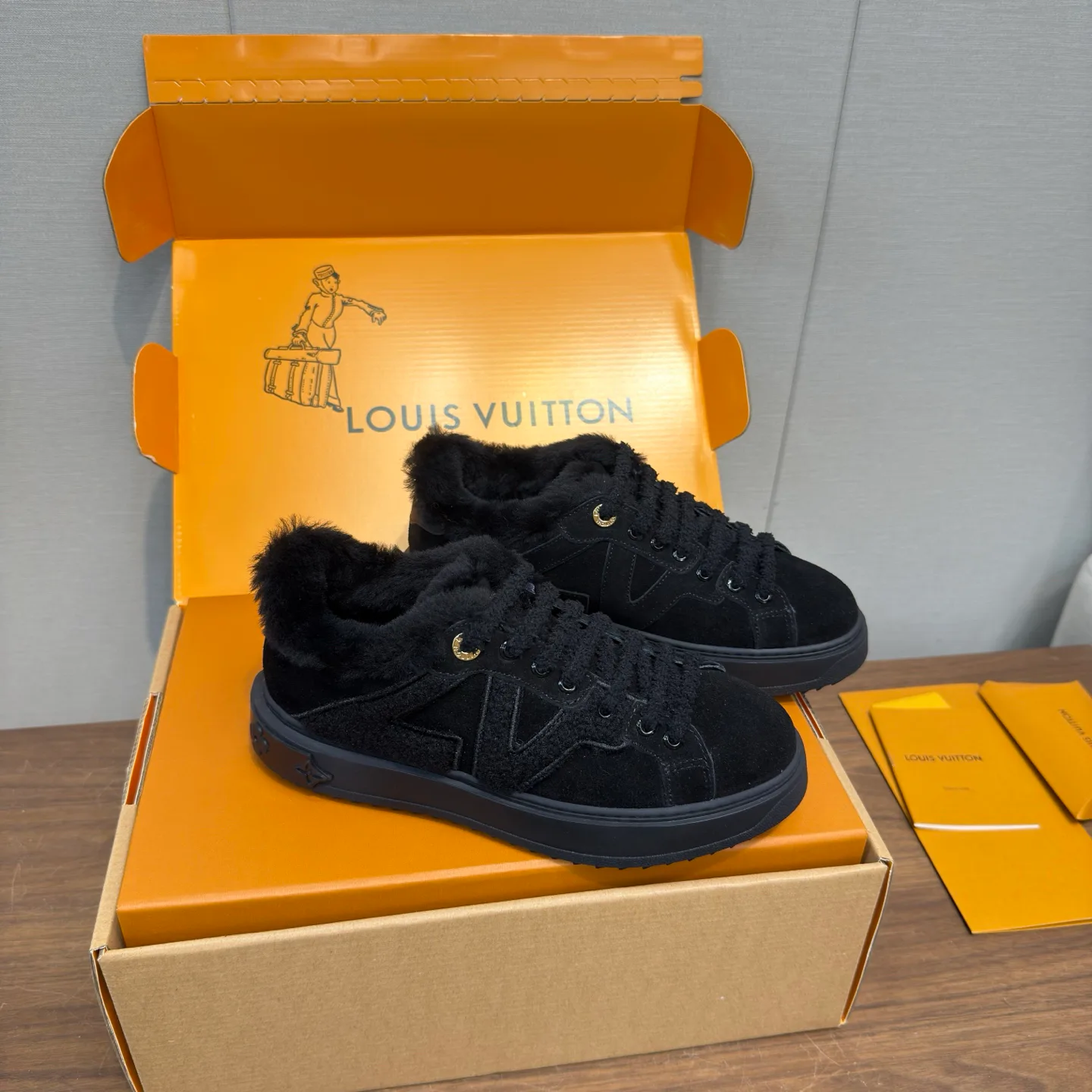 Кроссовки Женские Louis Vuitton 20068631