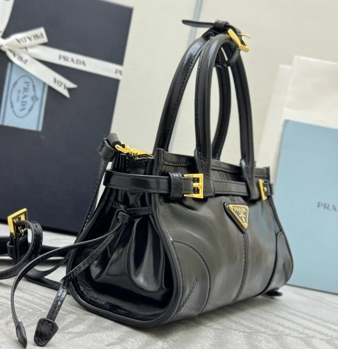 Классические Сумки Женские Prada 11682146