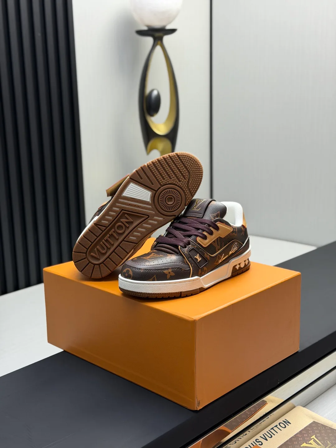 Кроссовки Женские Louis Vuitton 18011586