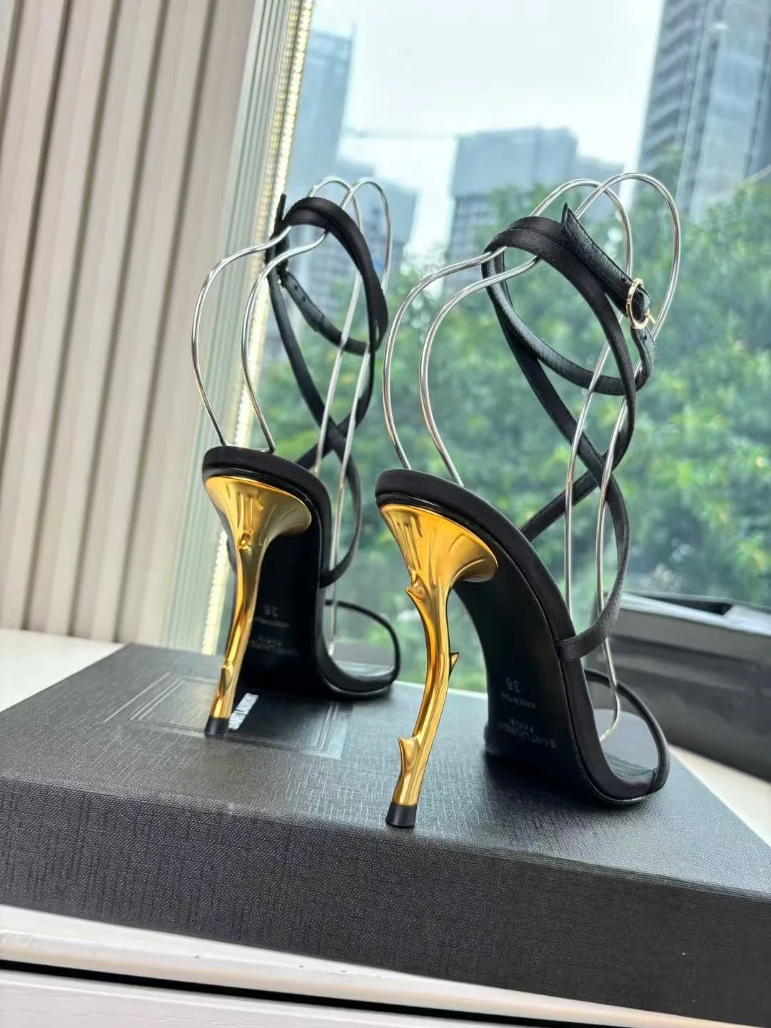 Босоножки Женские Saint Laurent 11660355