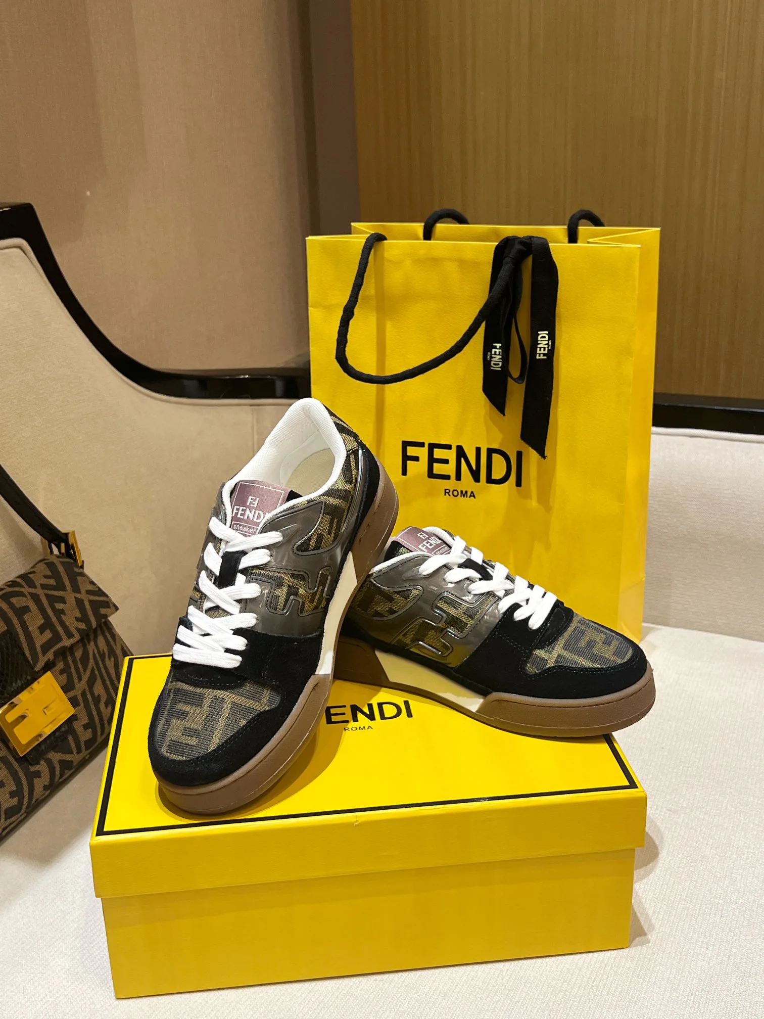 Кроссовки Женские Fendi 197173