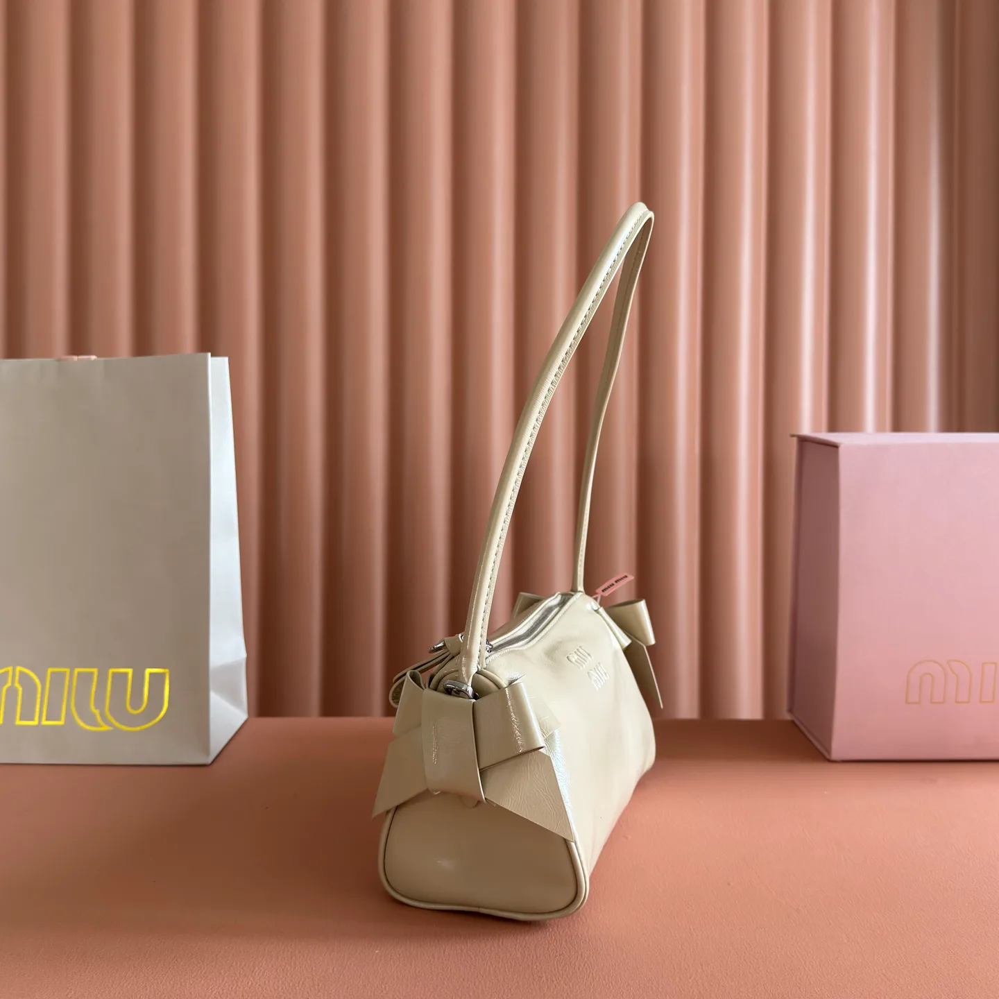 Классические Сумки Женские Miu Miu 18148117