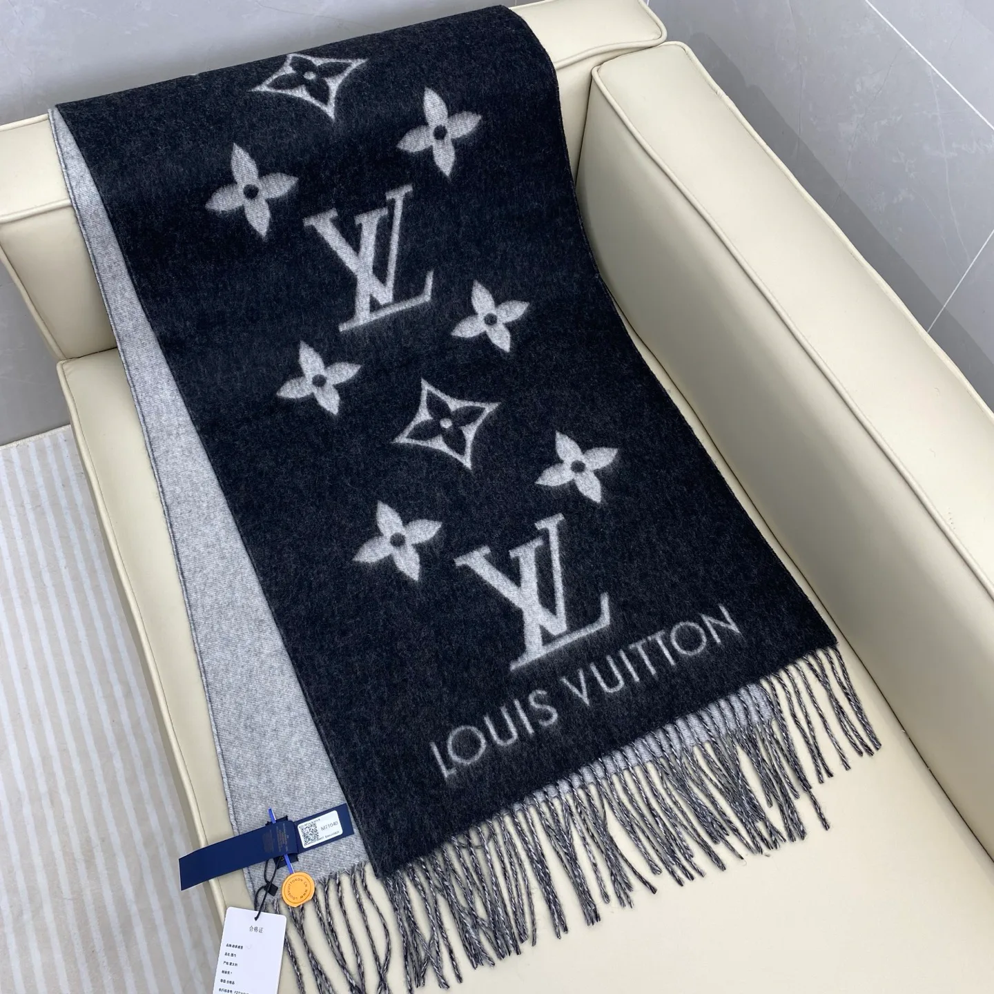Шарфы Louis Vuitton 18105569