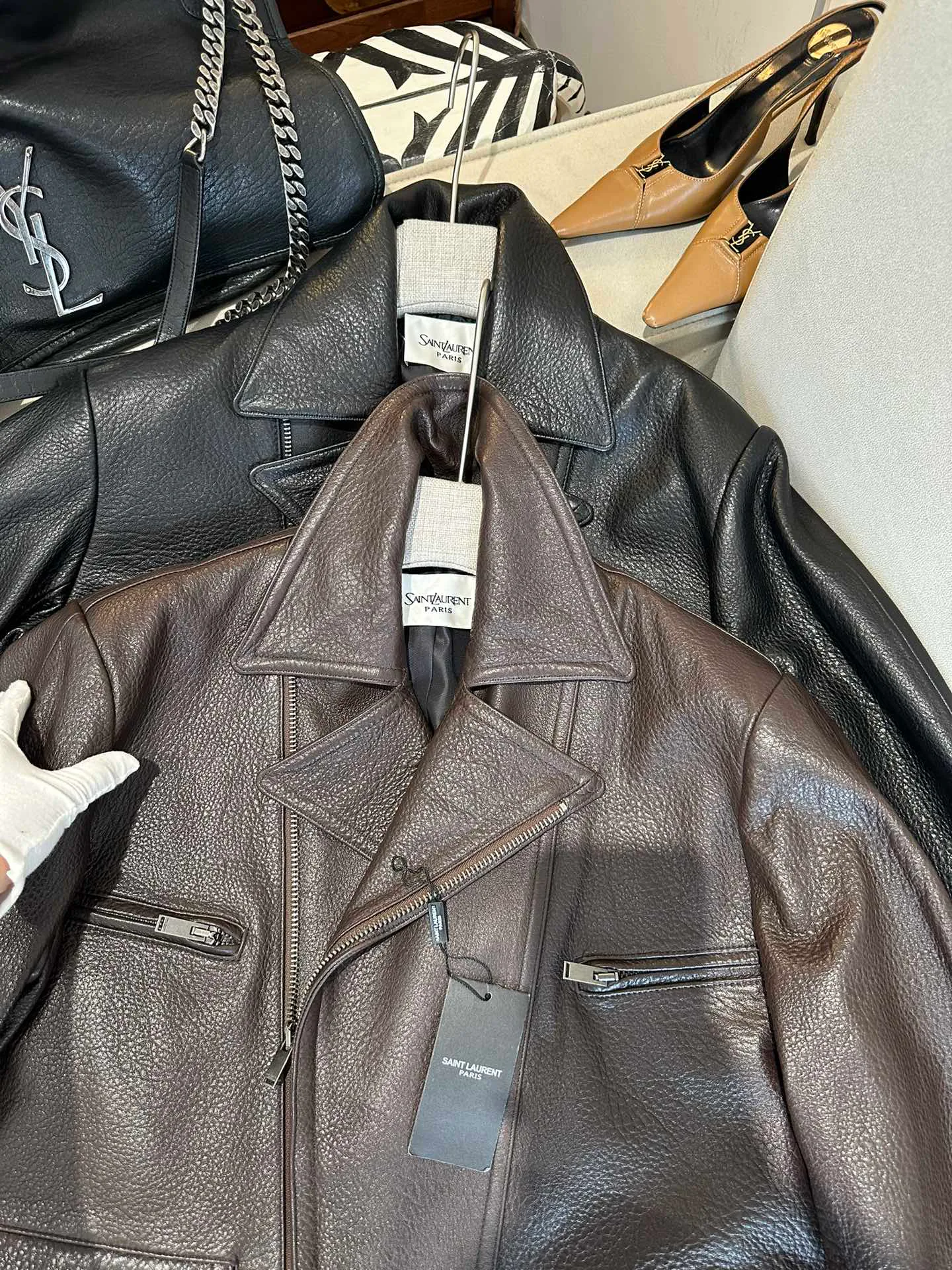 Кожаные Куртки И Дублёнки Женские Saint Laurent 11786239