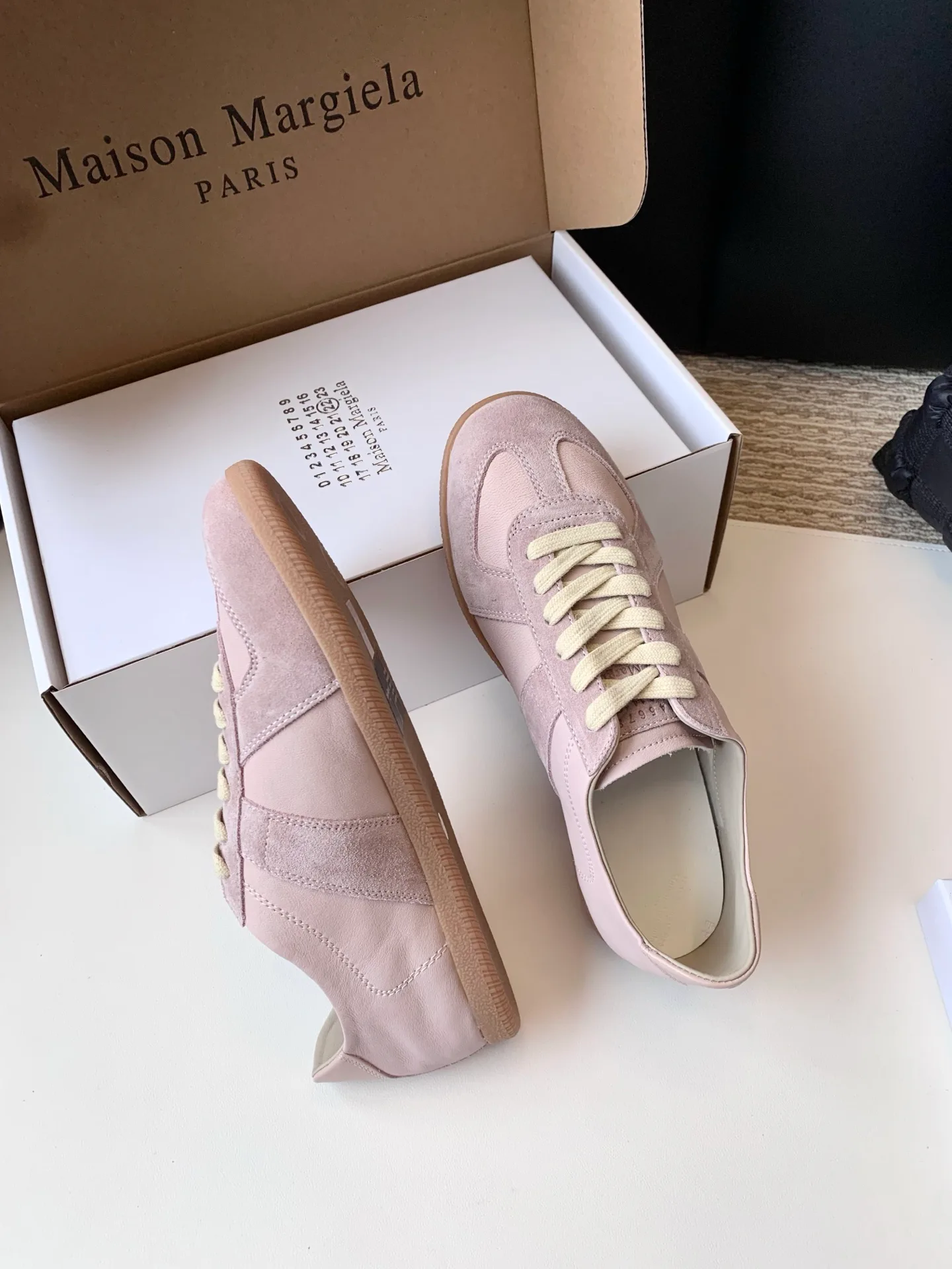 Кроссовки Женские Maison Margiela 17628618