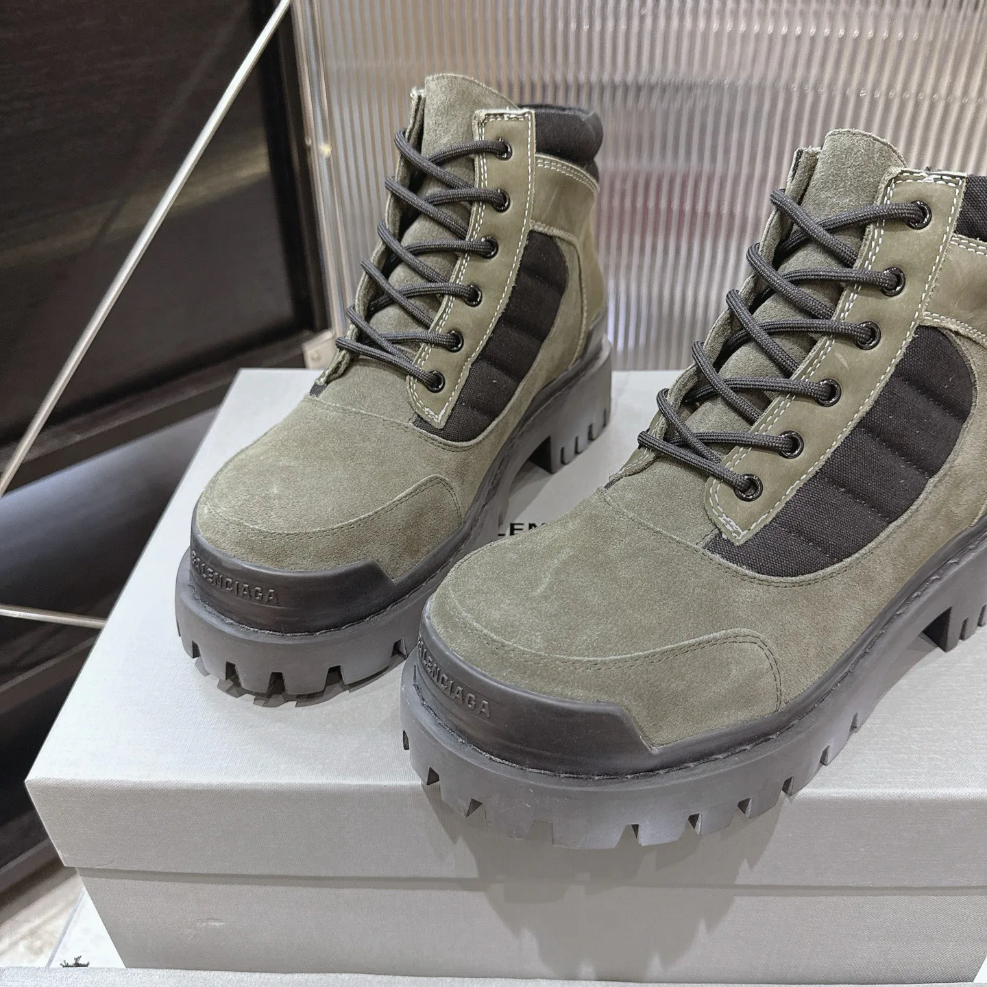 Ботинки Мужские Balenciaga 18598043